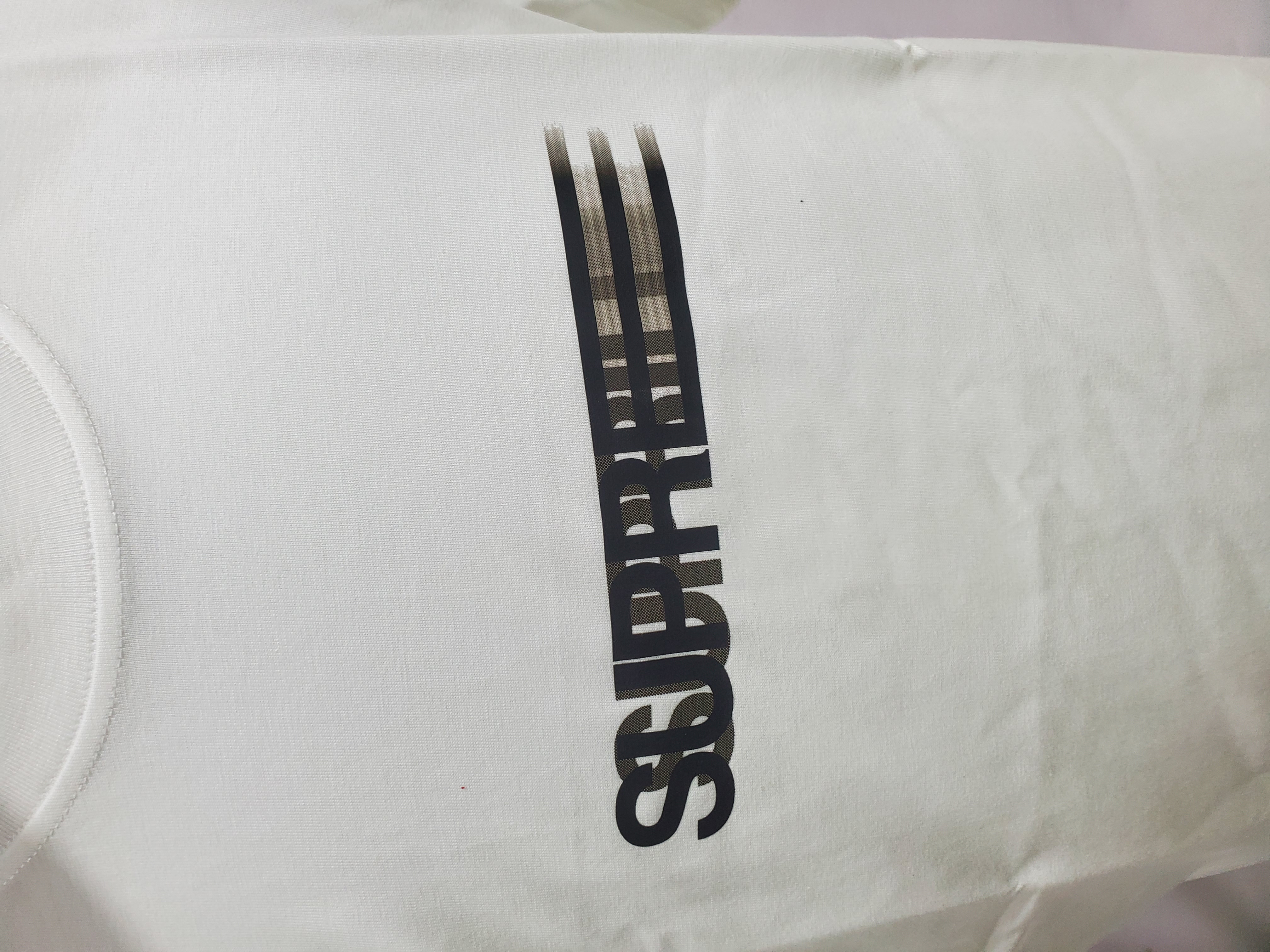 Supreme T-Shirt B352 review Stockxkicks 02
