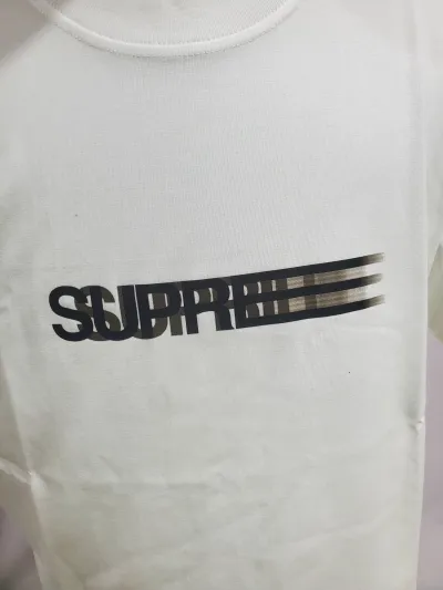 Supreme T-Shirt B352 review Stockxkicks 02