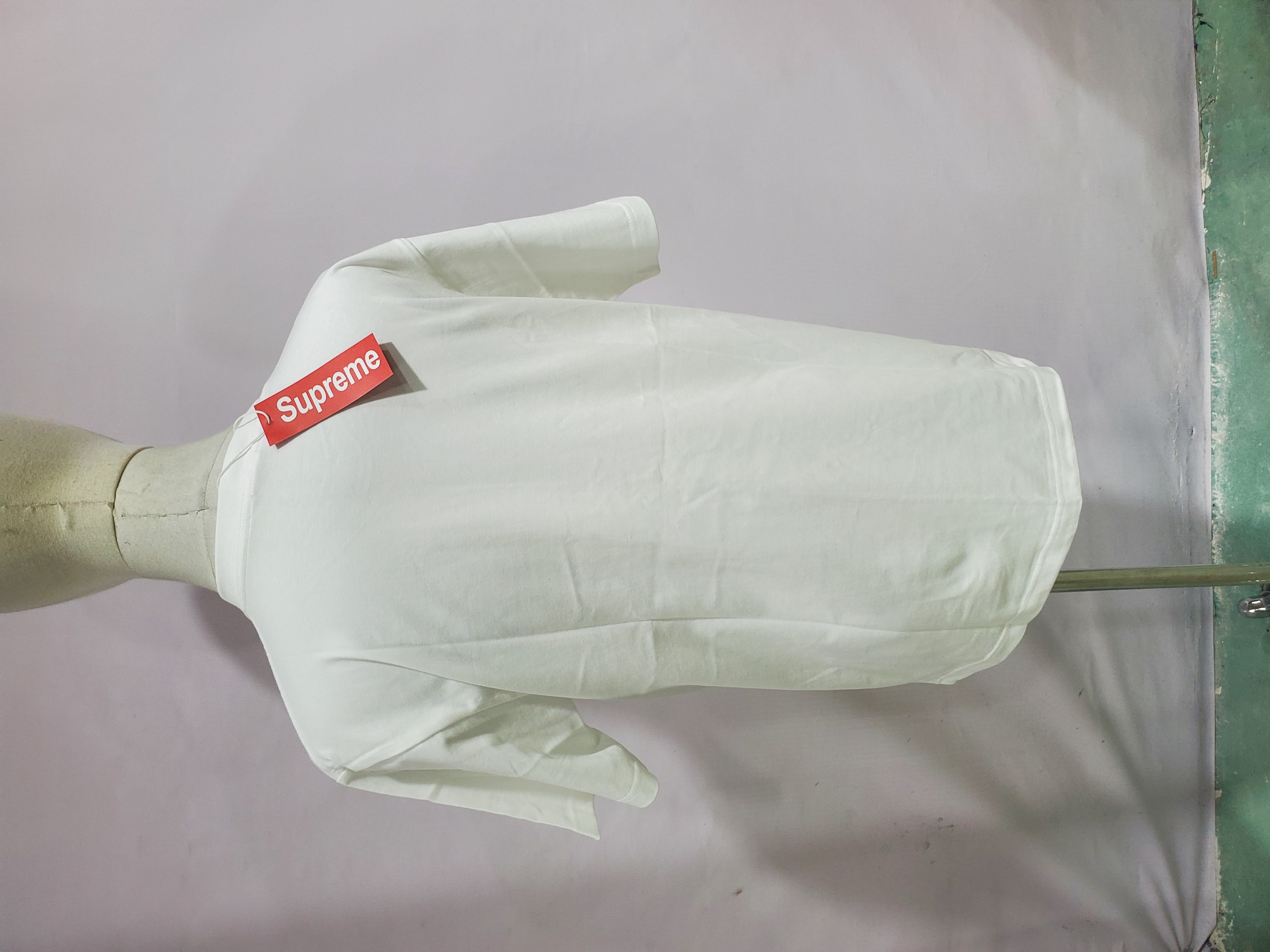 Supreme T-Shirt B352 review Stockxkicks 03