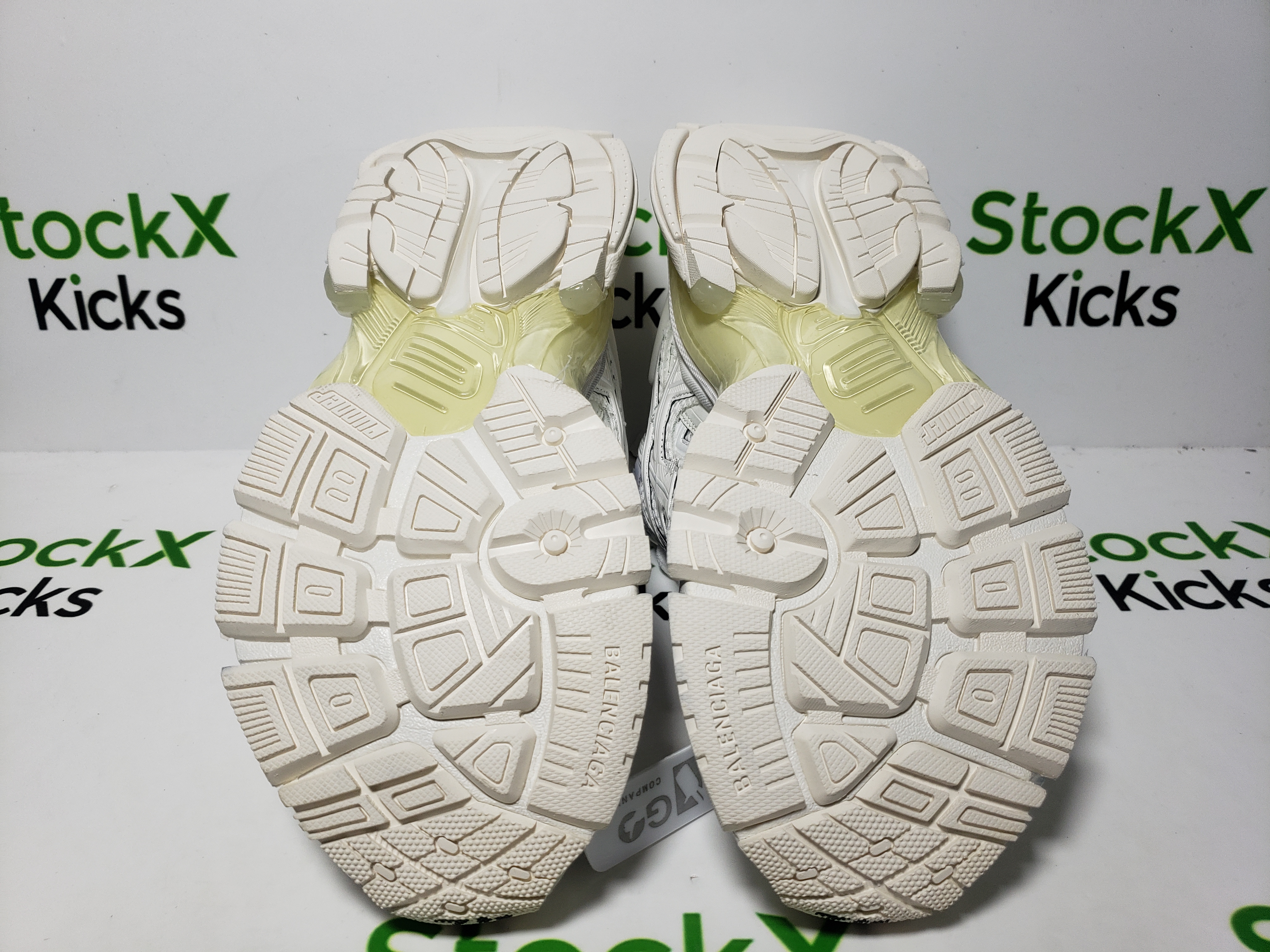 Balenciaga Runner Sneaker White 677402 W3RB1 9000 review Stockxkicks 04