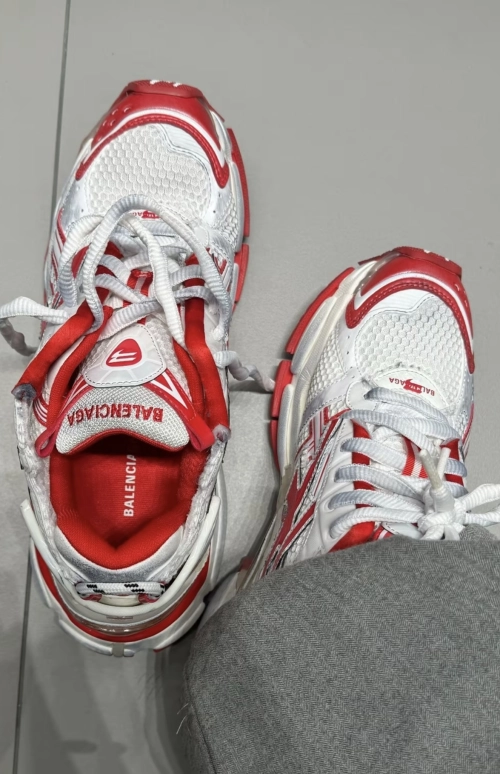 Balenciaga Runner Blue White Red 677402 W3RB2 9060 review 