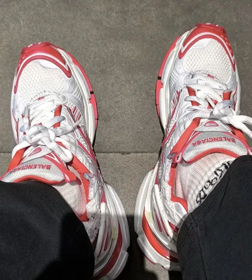 Balenciaga Runner Blue White Red 677402 W3RB2 9060 review 
