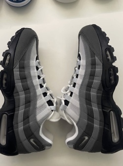 Nike Air Max 95 OG Neon CT1689-001 review Ron Bridgett 02