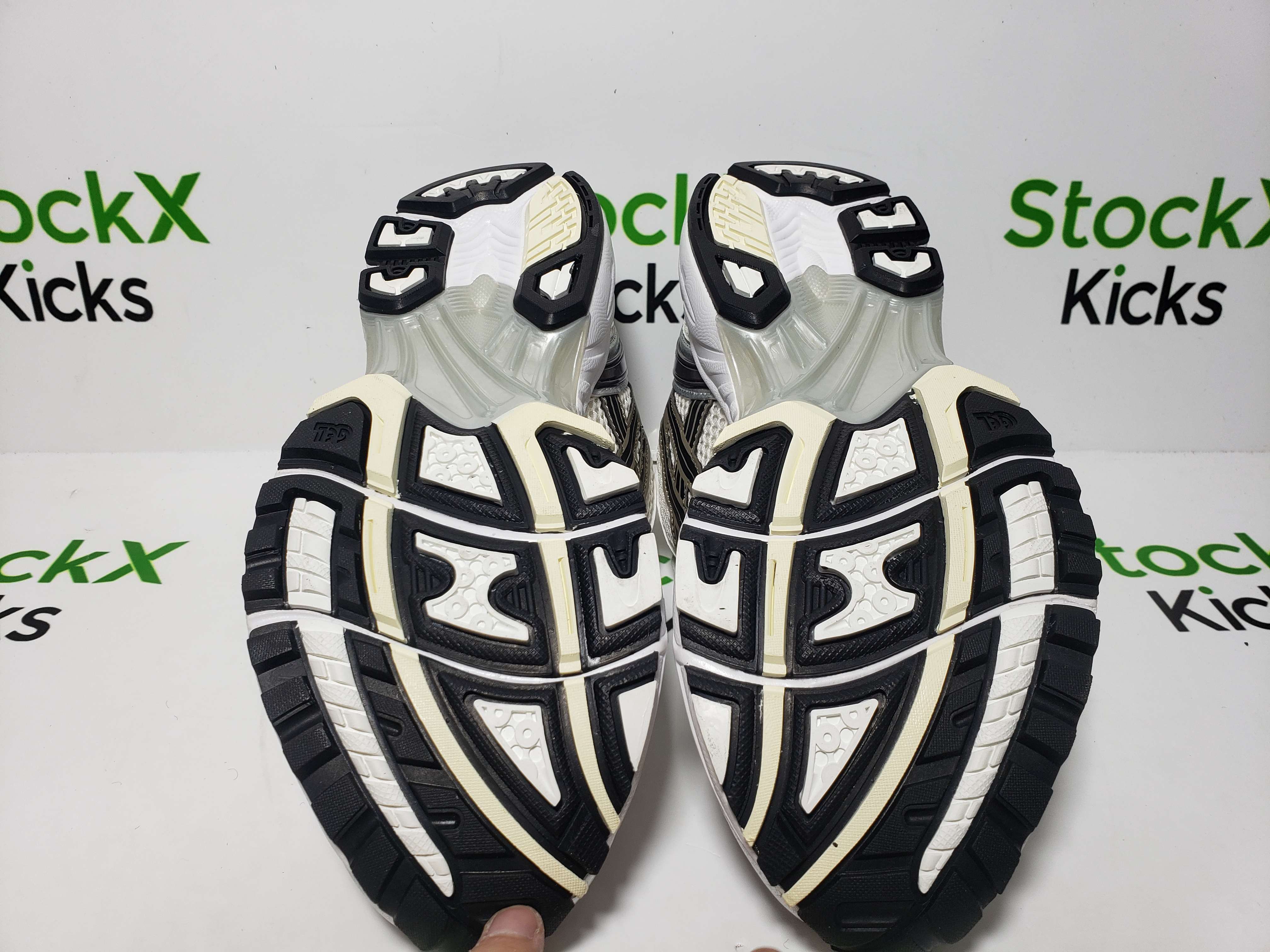 ASICS Gel-Kayano 14 Cream Black Metallic Plum 1201A019-108 review Ken 02