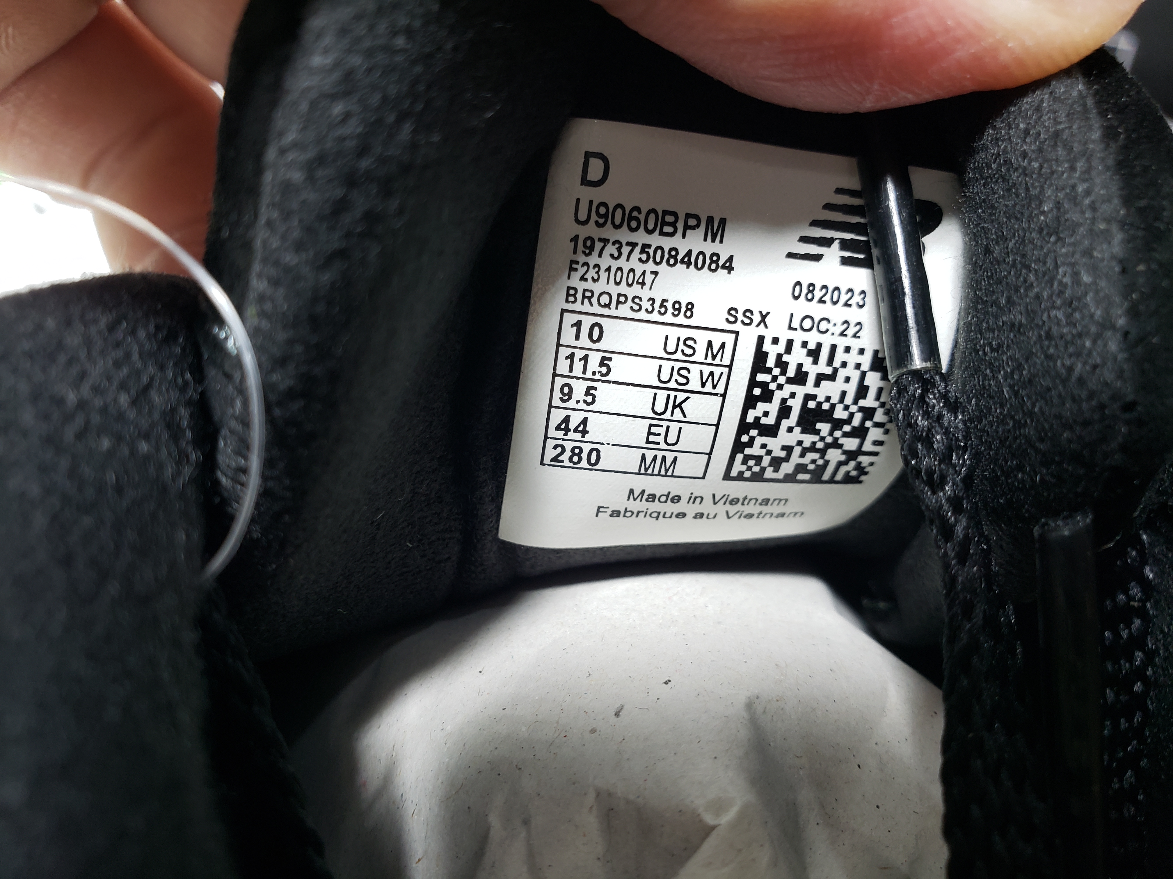 New Balance 9060 Triple Black U9060BPM review stockxkicks 03