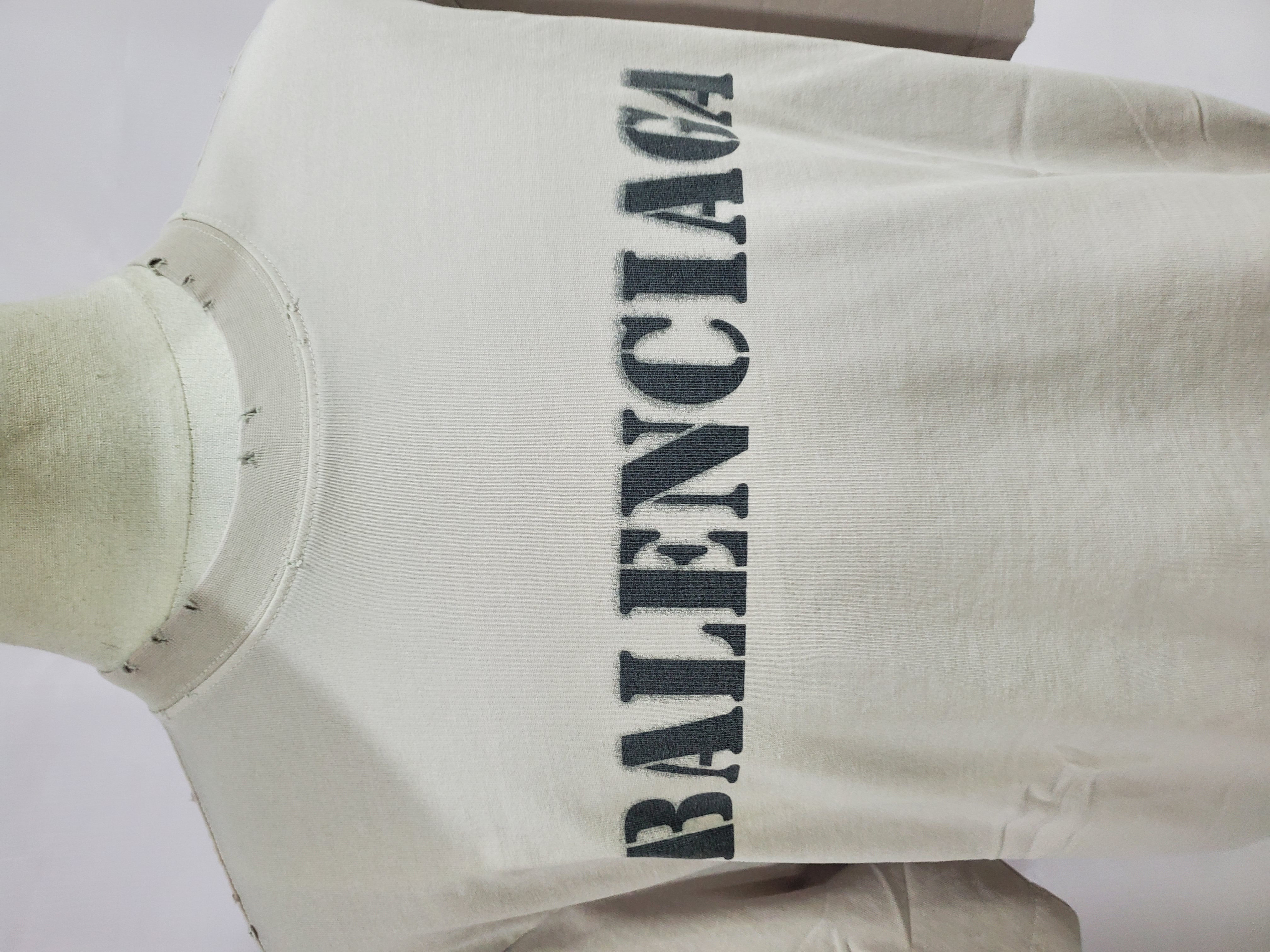 Balenciaga Unisex Stencil Type Medium-fit T-shirt in Vintage-jersey review stockxkicks 01
