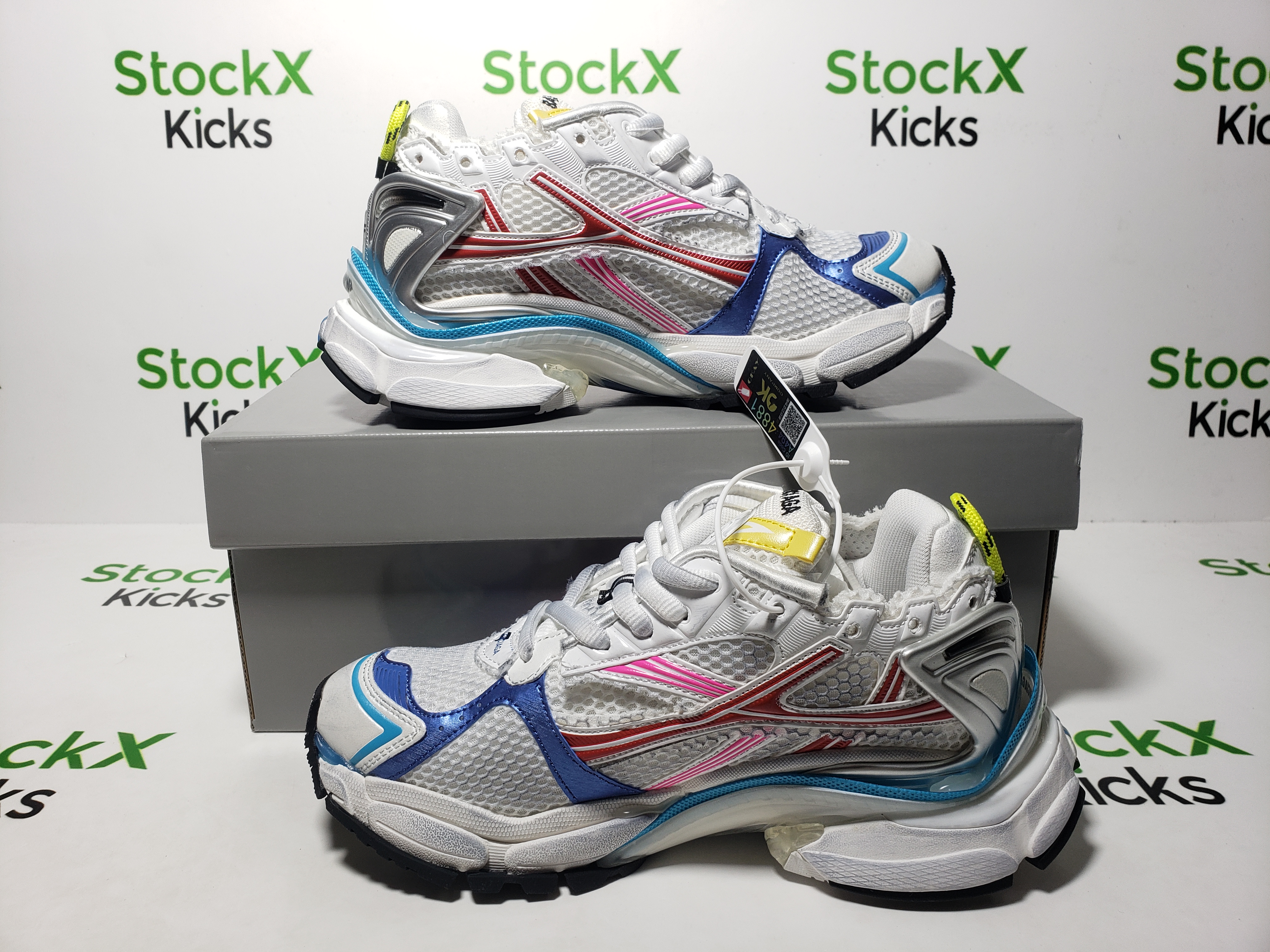 Balenciaga Runner Sneaker White Multi-Color 772774 W3RBW 9645 review stockxkicks 06