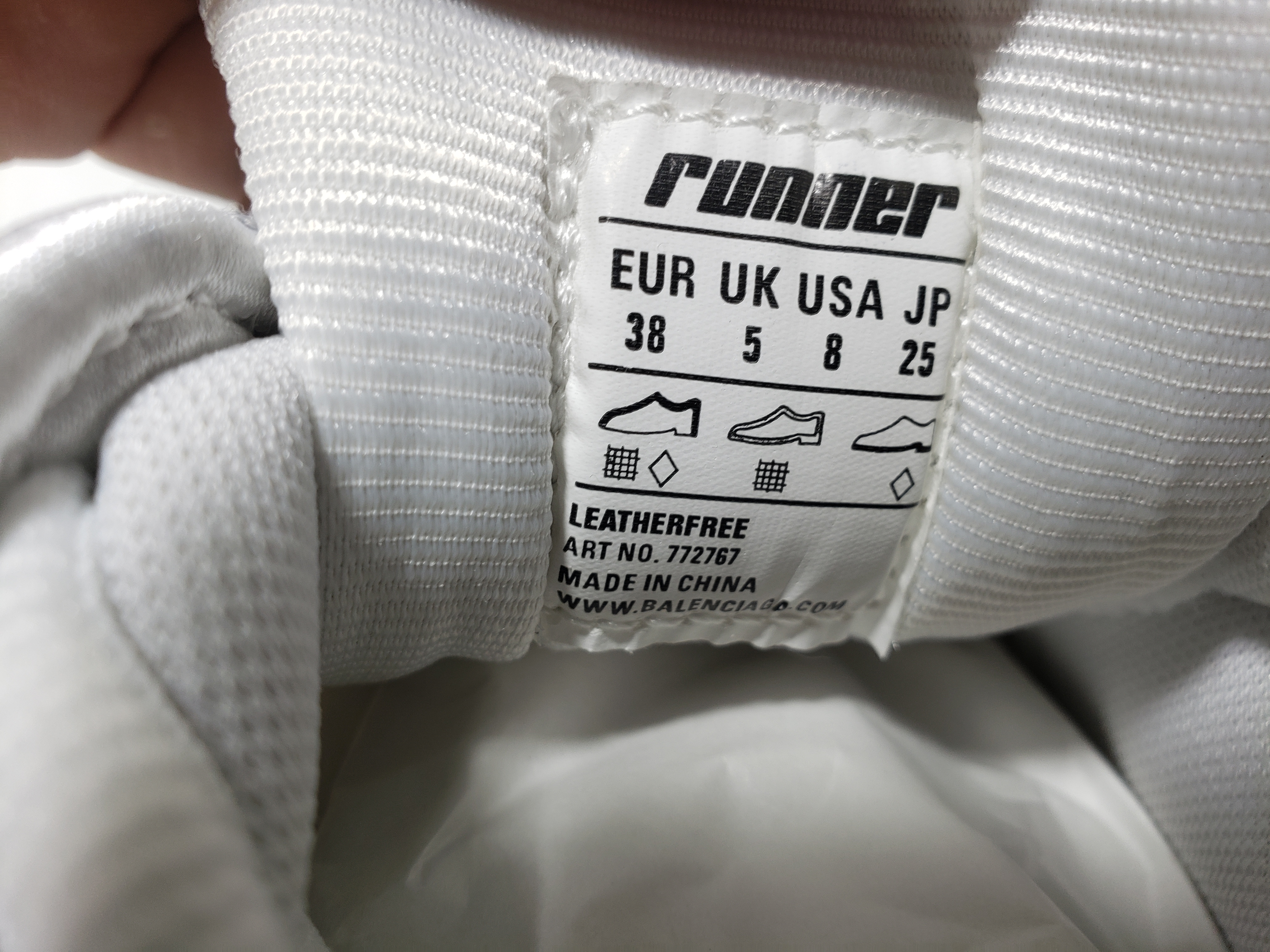 Balenciaga Runner Sneaker White Multi-Color 772774 W3RBW 9645 review stockxkicks 03