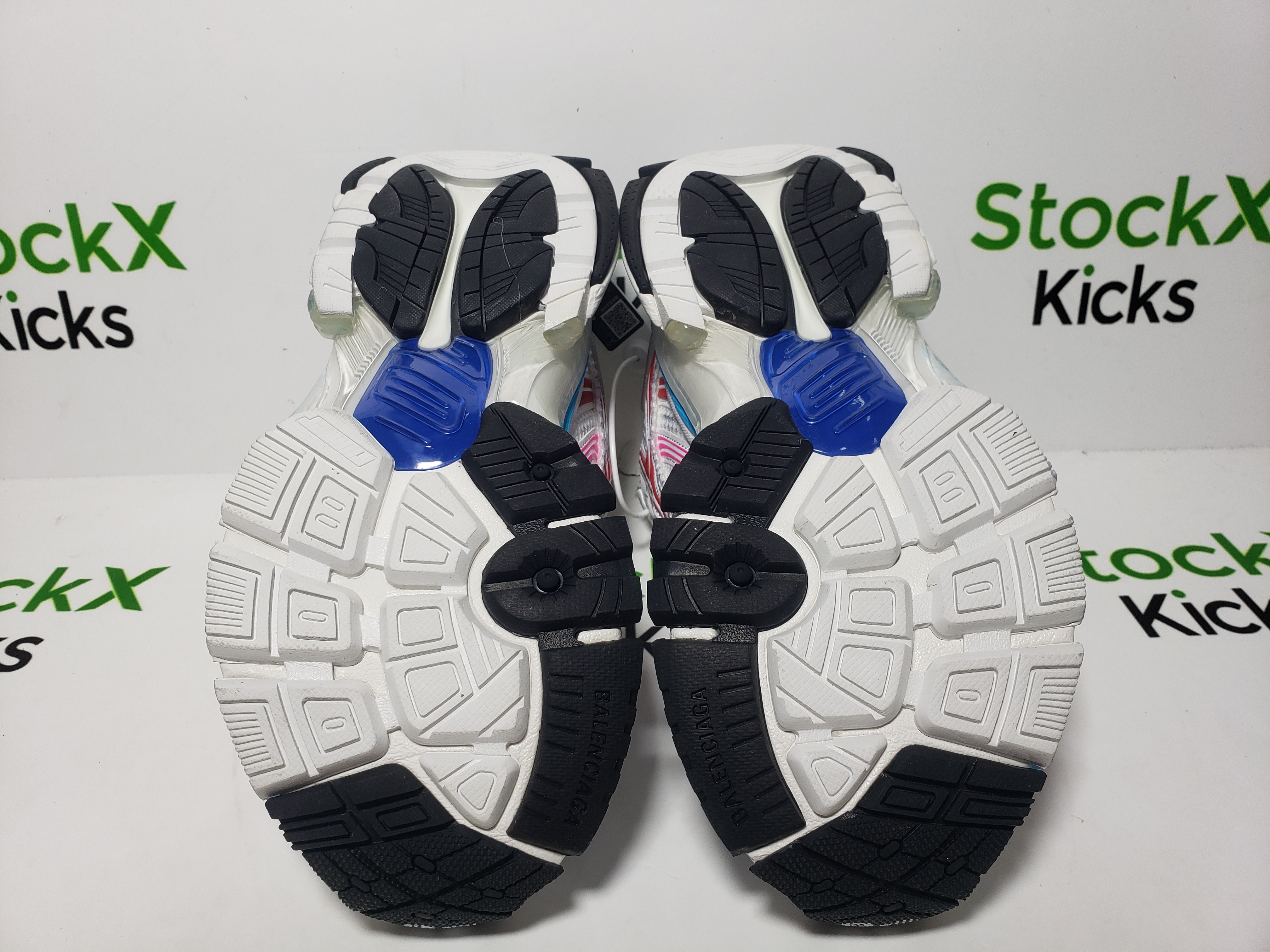 Balenciaga Runner Sneaker White Multi-Color 772774 W3RBW 9645 review stockxkicks 04