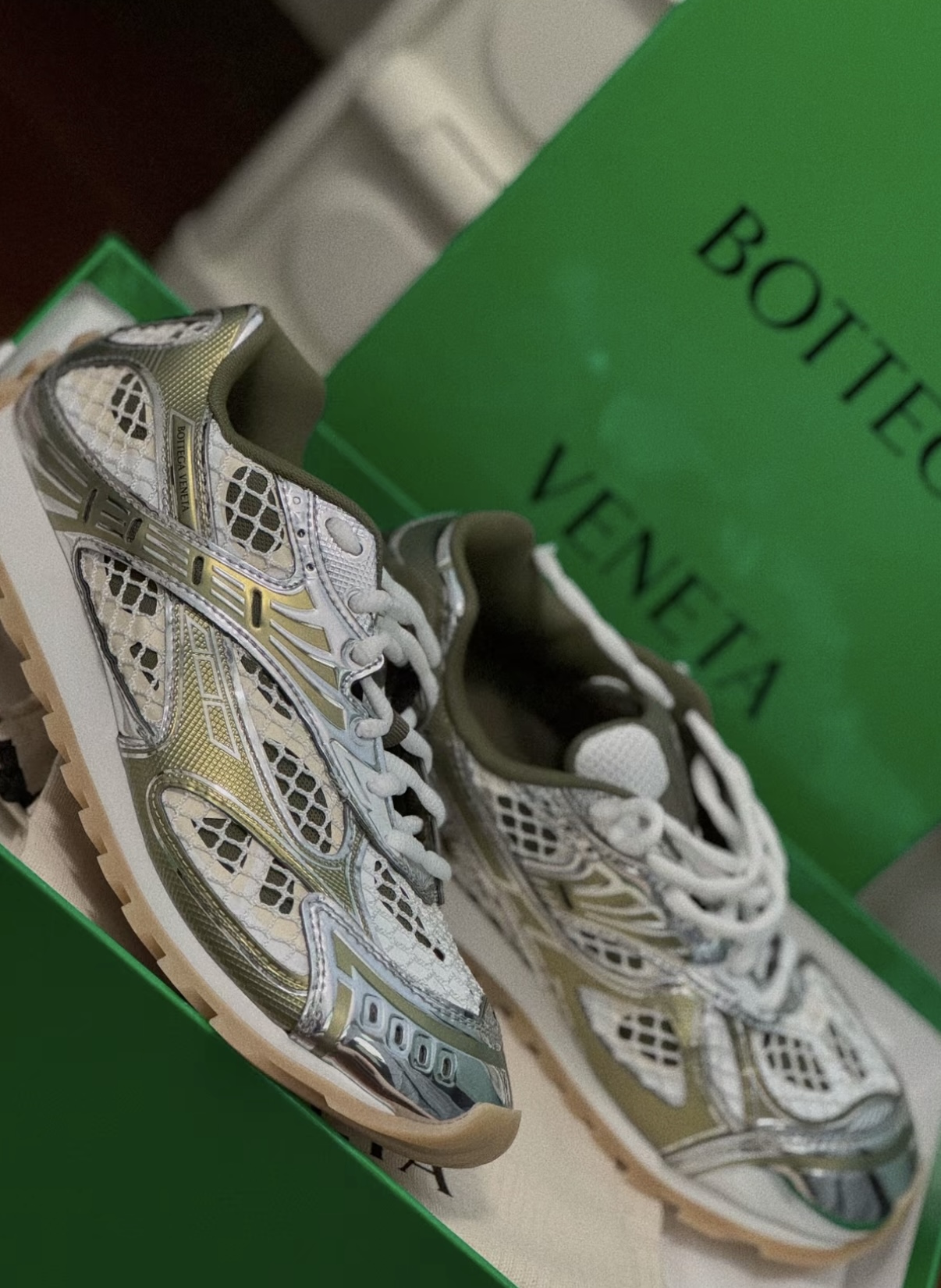 Bottega Veneta Orbit Olive Green review Lucas Escajeda