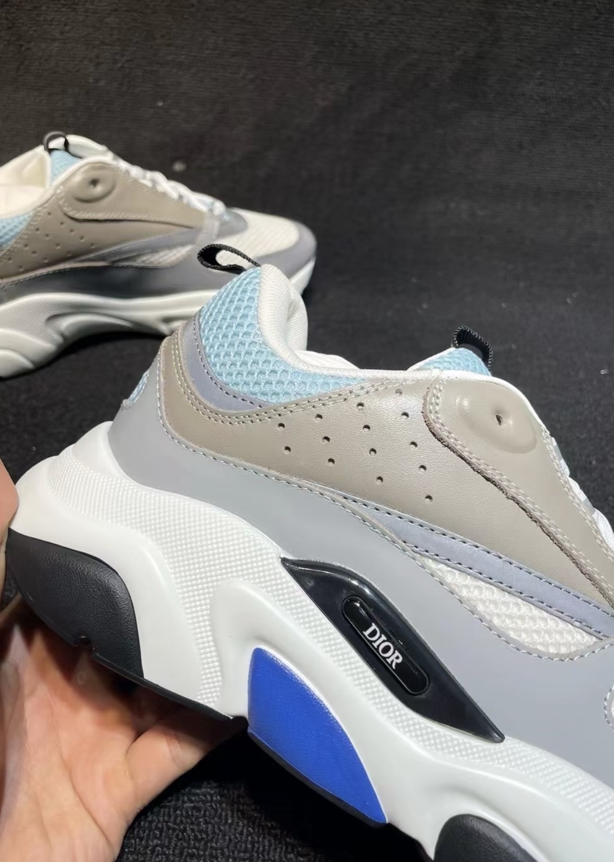 Dior B22 White Blue 3SN231YXX_H865 review Erica Torres Martinez