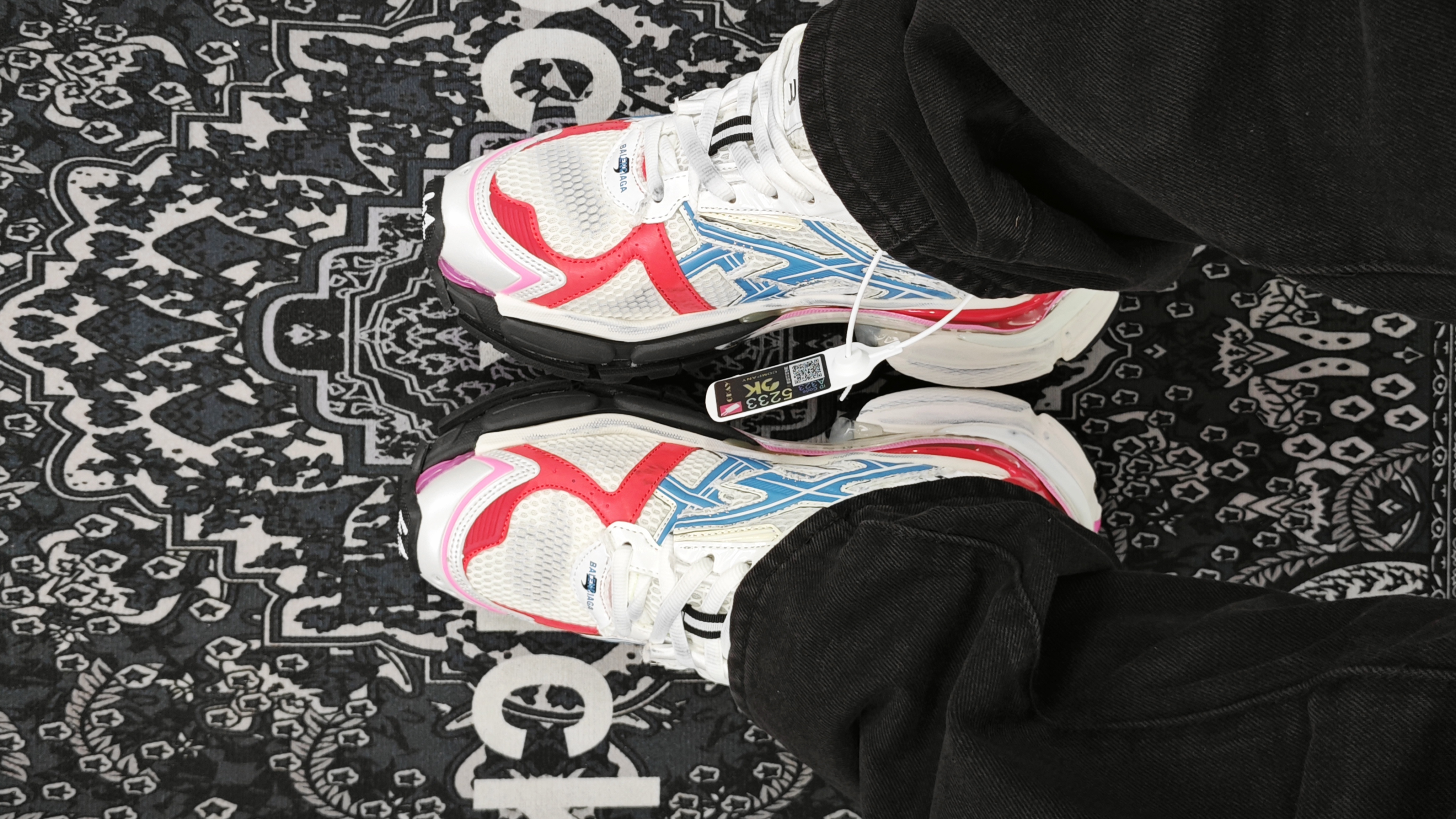 Balenciaga Runner White Blue Red 677402 W3RB6 9645 review stockxkicks