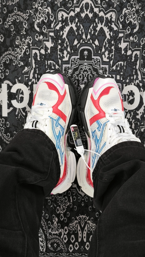 Balenciaga Runner White Blue Red 677402 W3RB6 9645 review 