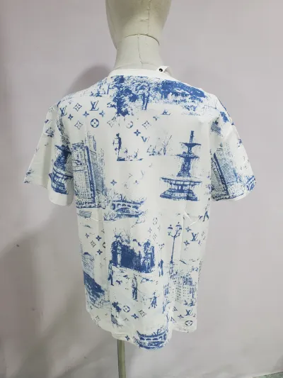 Louis Vuitton Dog Walking T-shirt review Stockxkicks 02