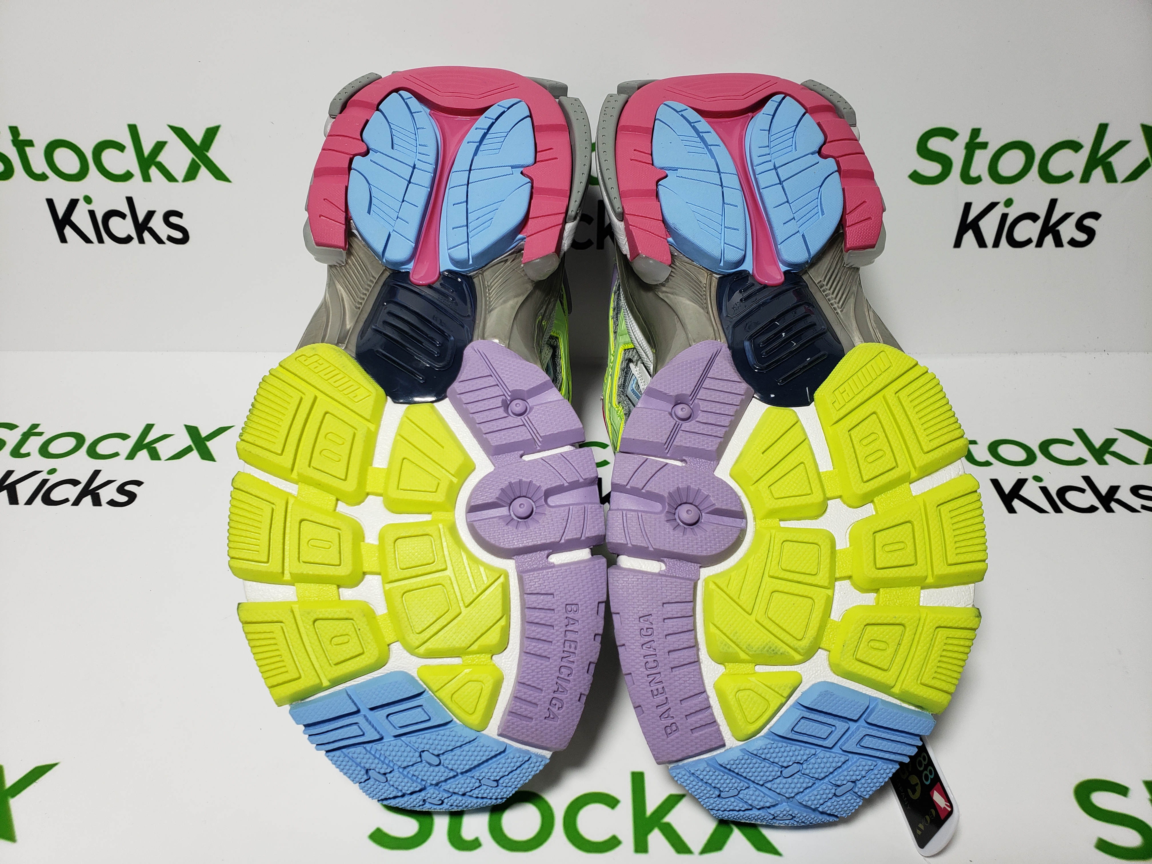 Balenciaga Runner Leather Free Grey Light Purple Neon Yellow White 677402 W3RH5 0308 review Juis 01