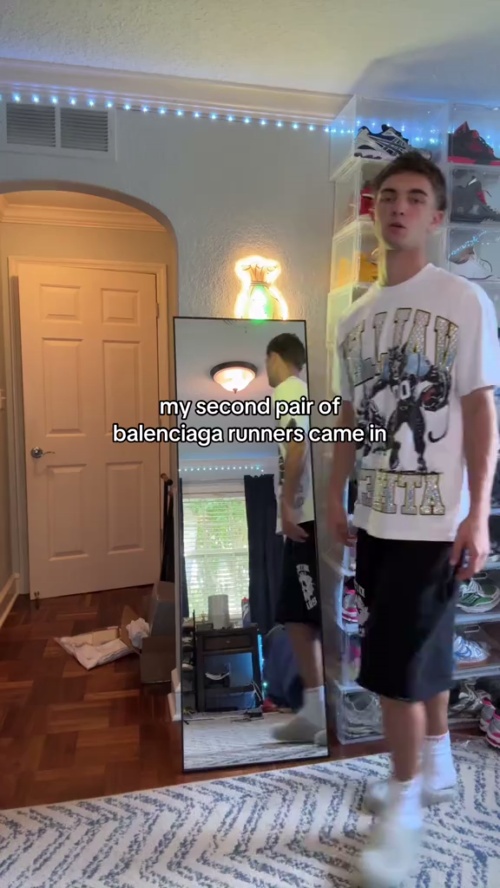 Balenciaga Runner Multicolor 677403W3RB68123 review 