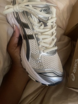 ASICS Gel-Kayano 14 Cream Black Metallic Plum 1201A019-108 review That girl 01