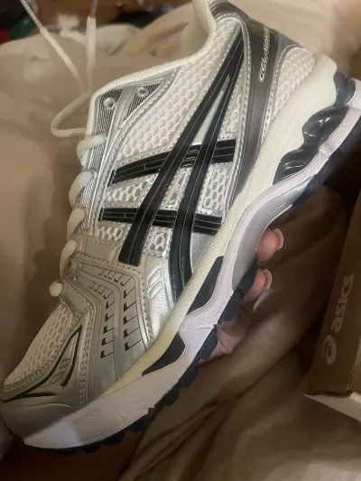 ASICS Gel-Kayano 14 Cream Black Metallic Plum 1201A019-108 review That girl 02