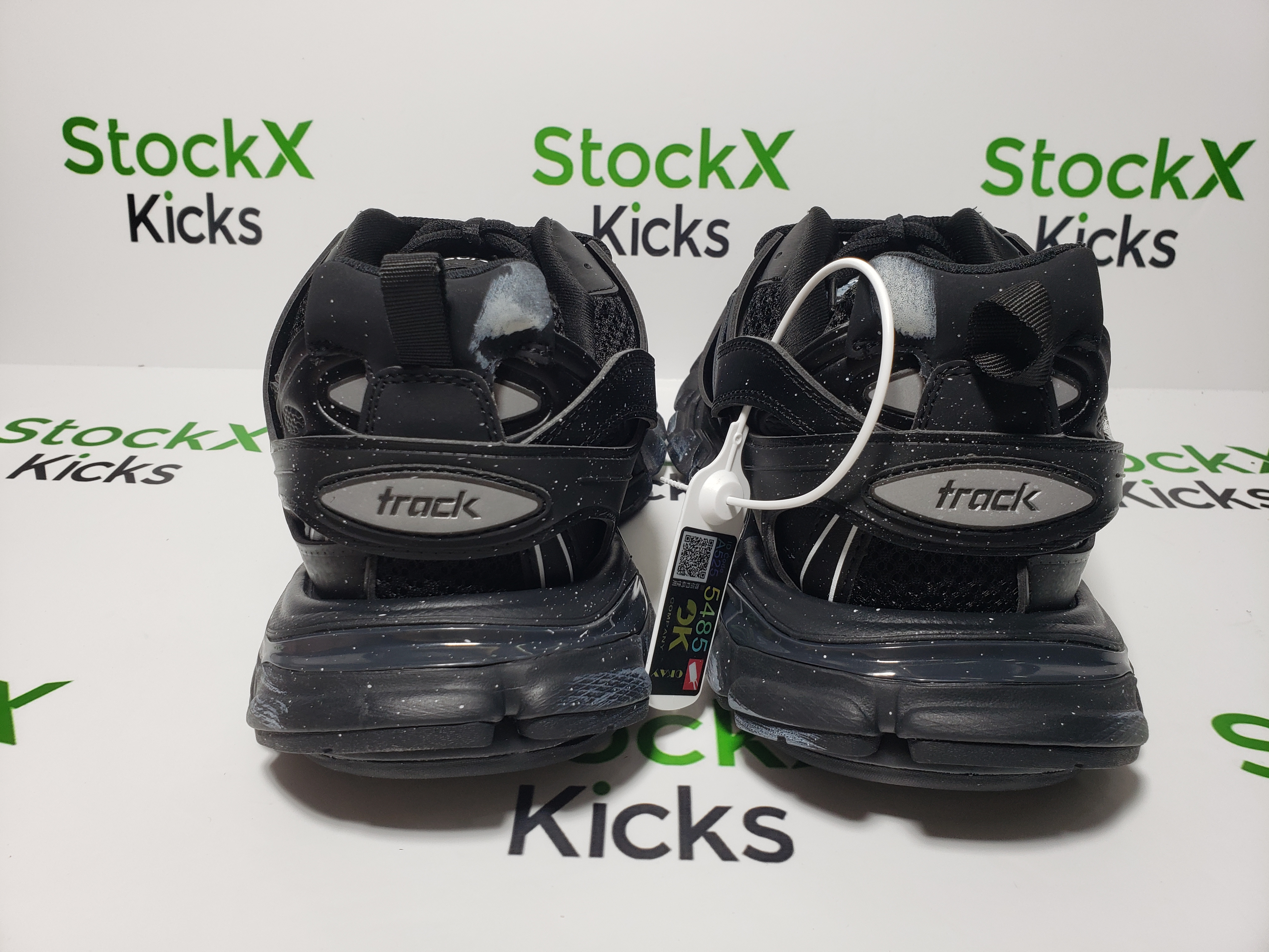 Balenciaga Track Sneaker White Graffiti 542436 WTRHW 1090 review Stockxkicks 02