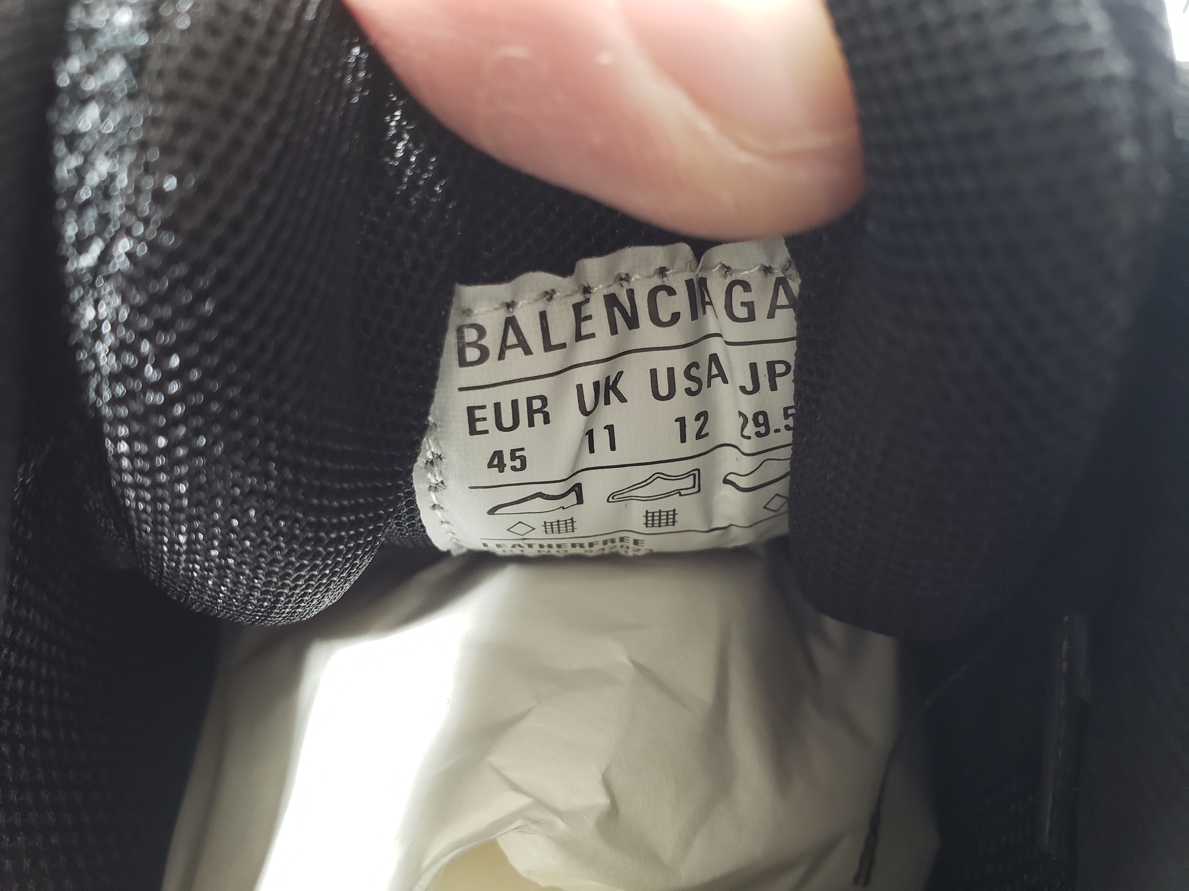 Balenciaga Track Sneaker White Graffiti 542436 WTRHW 1090 review Stockxkicks 03