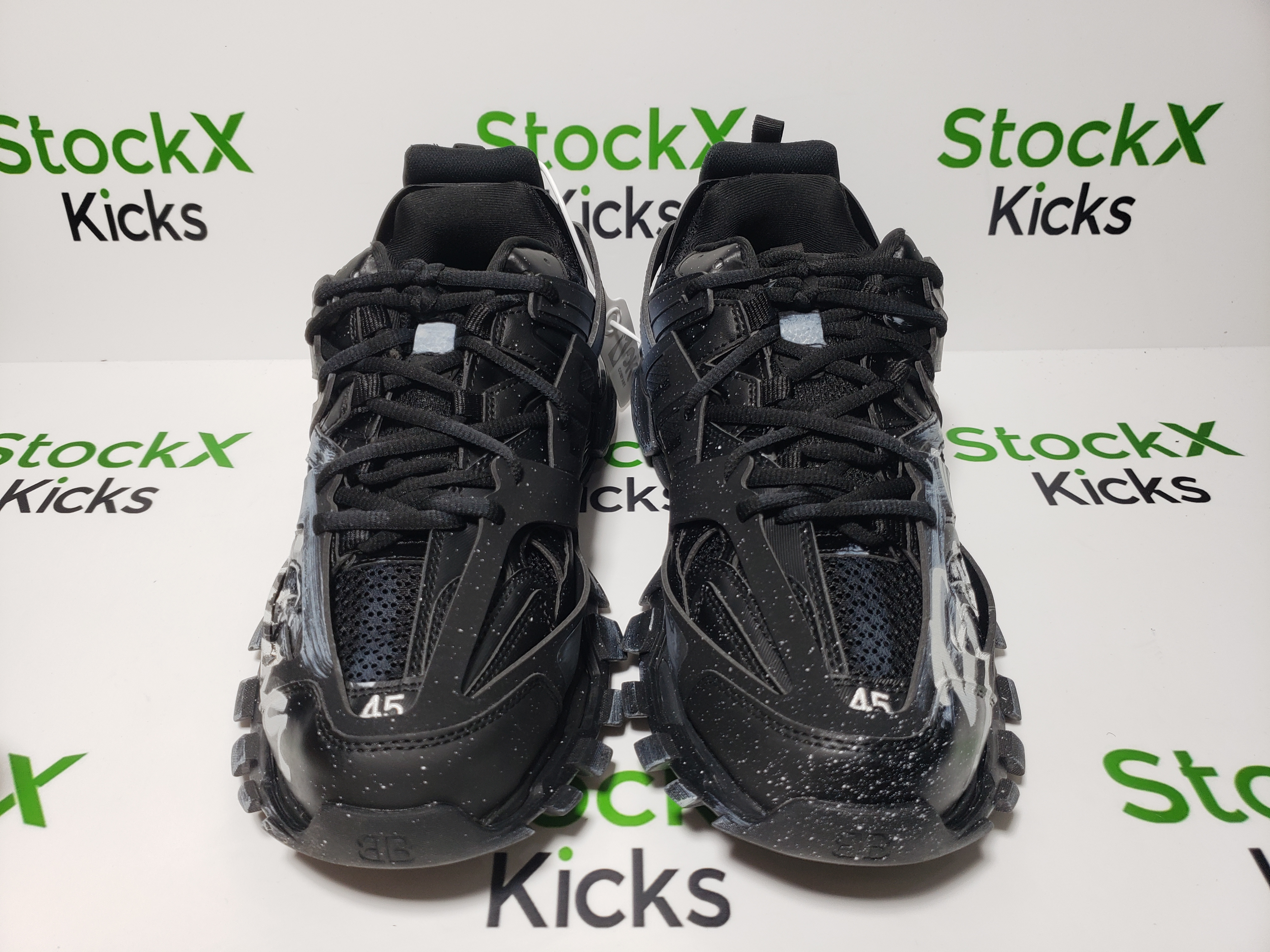 Balenciaga Track Sneaker White Graffiti 542436 WTRHW 1090 review Stockxkicks 01