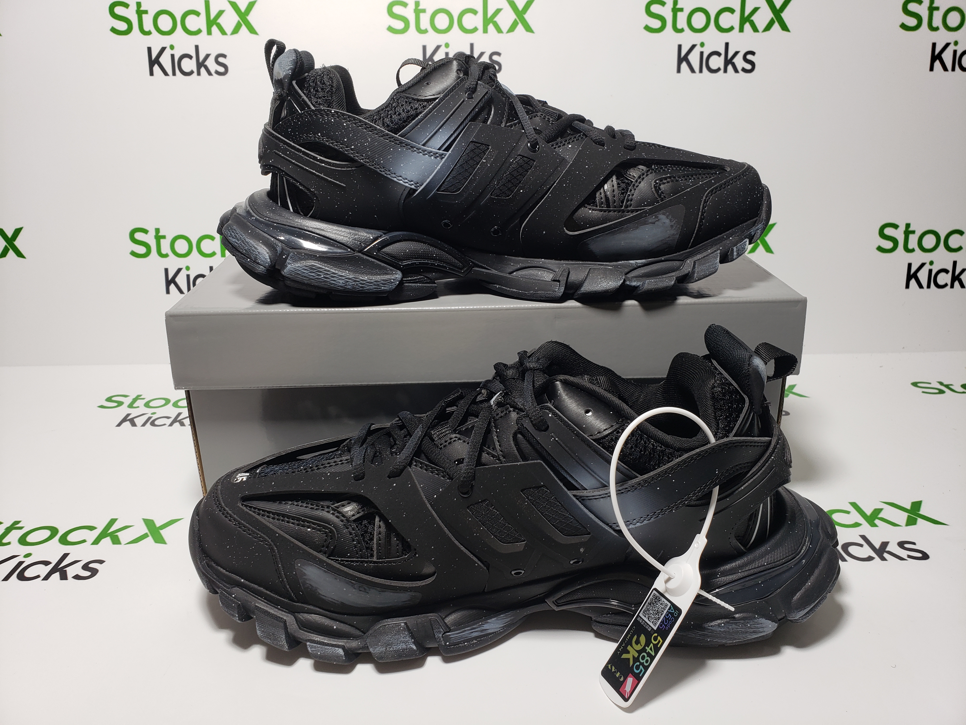 Balenciaga Track Sneaker White Graffiti 542436 WTRHW 1090 review Stockxkicks 06