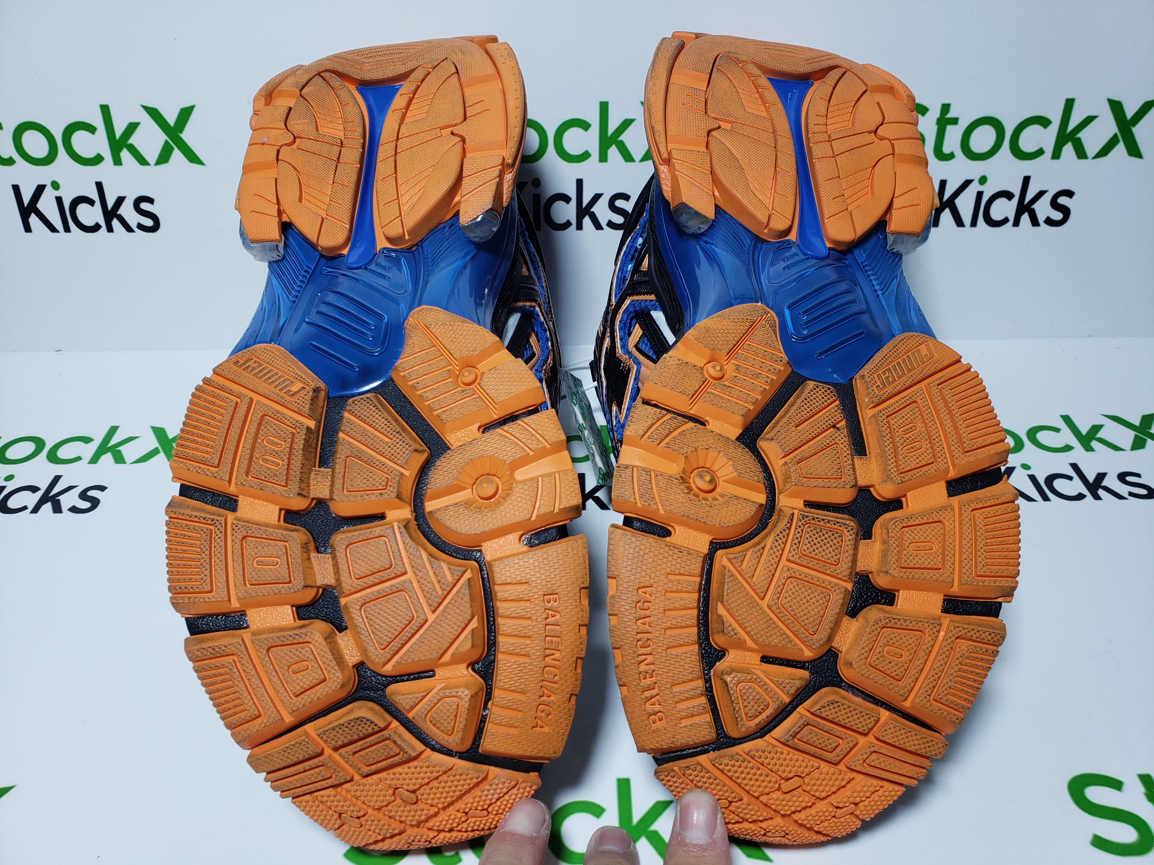 Balenciaga Runner Blue Orange Black 677402 W3RB2 1120 review Stockxkicks 04