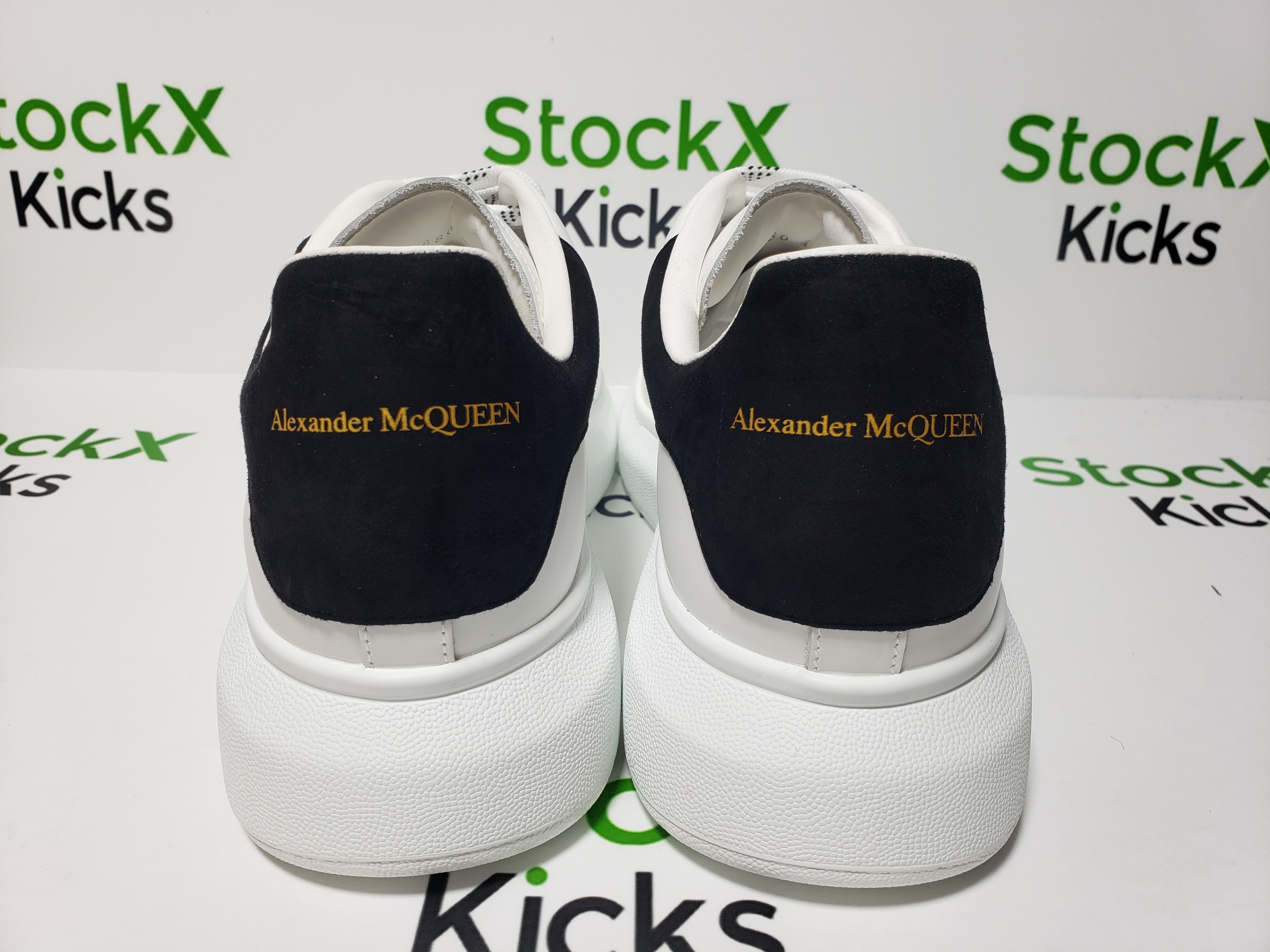 Alexander McQueen Oversized White Black 462214 WHGP7 9001（suede heel） review Stockxkicks 02
