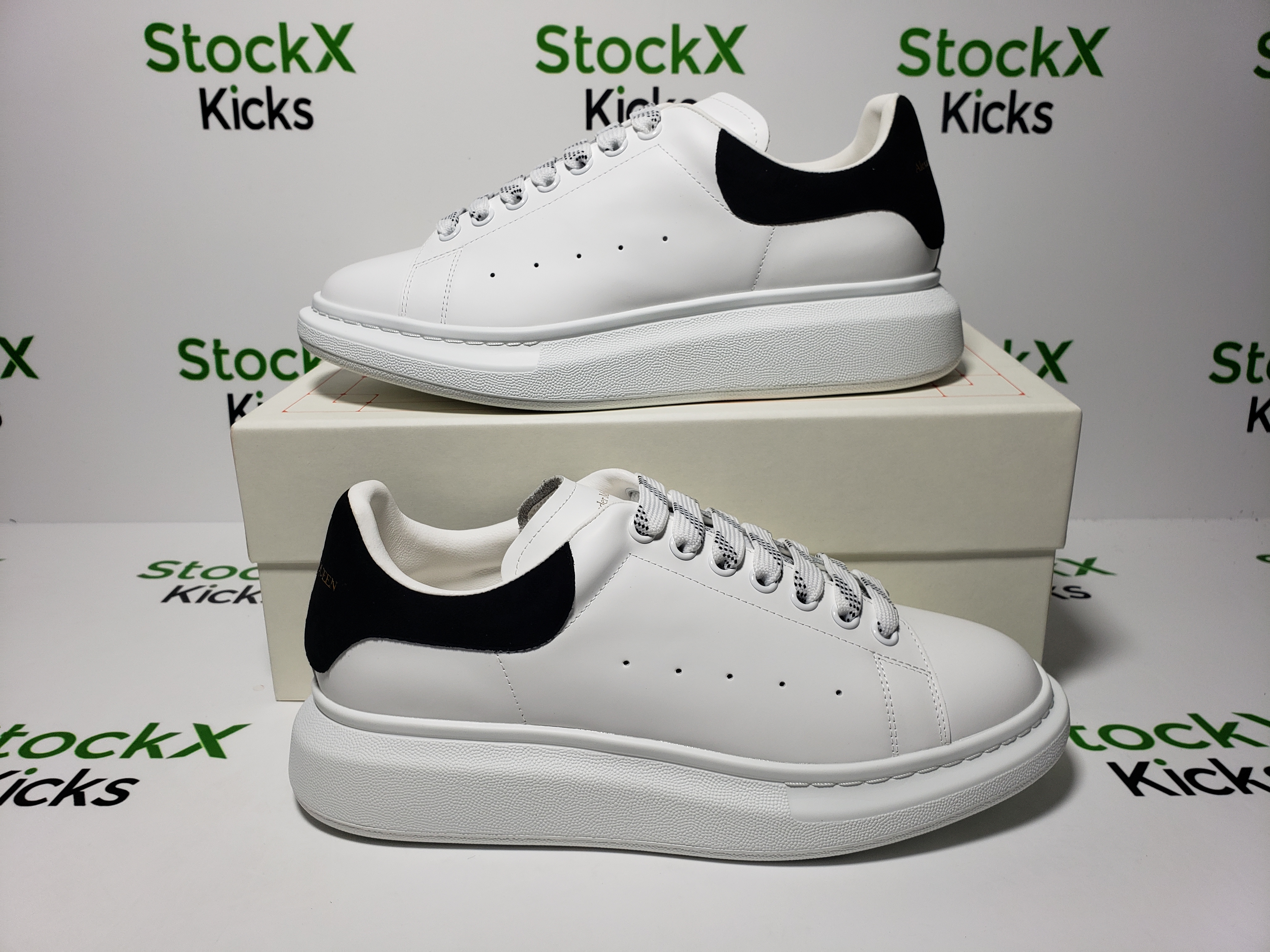 Alexander McQueen Oversized White Black 462214 WHGP7 9001（suede heel） review Stockxkicks 05