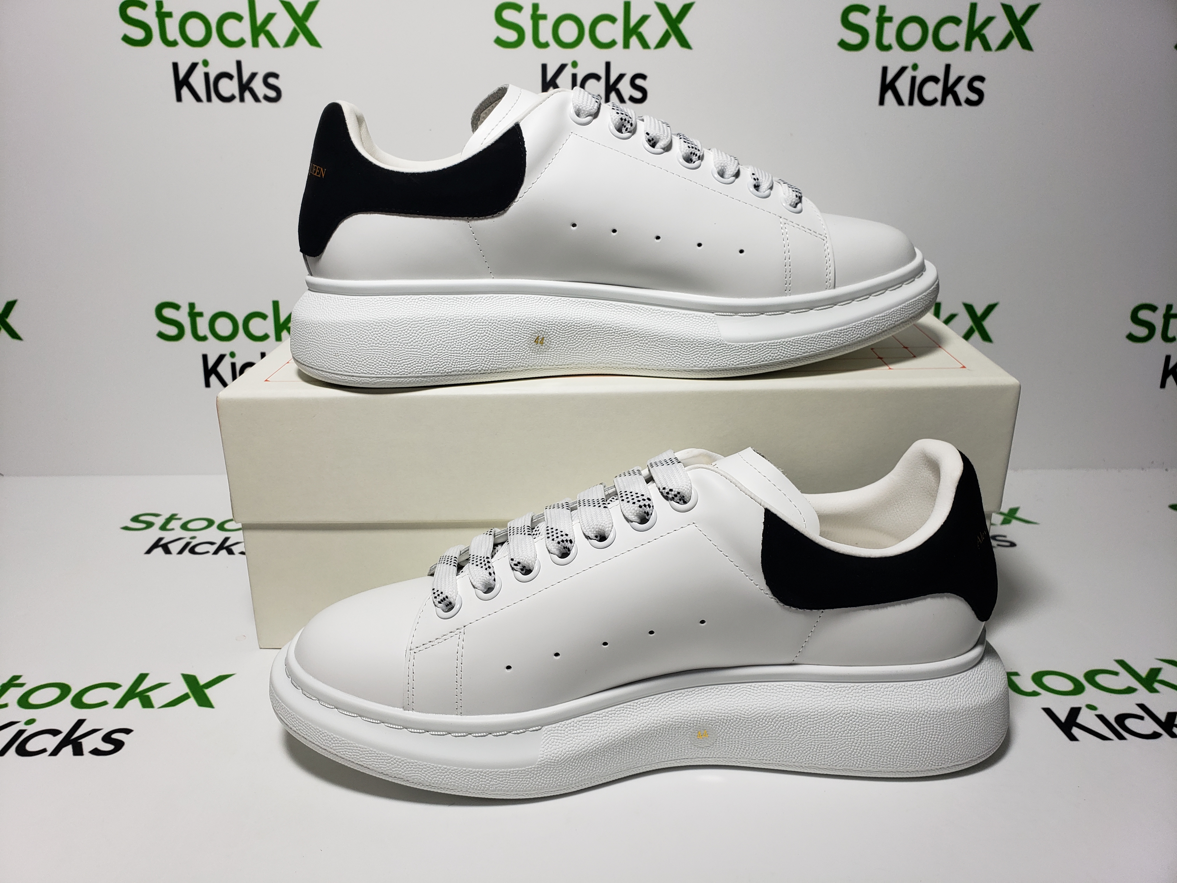 Alexander McQueen Oversized White Black 462214 WHGP7 9001（suede heel） review Stockxkicks 06