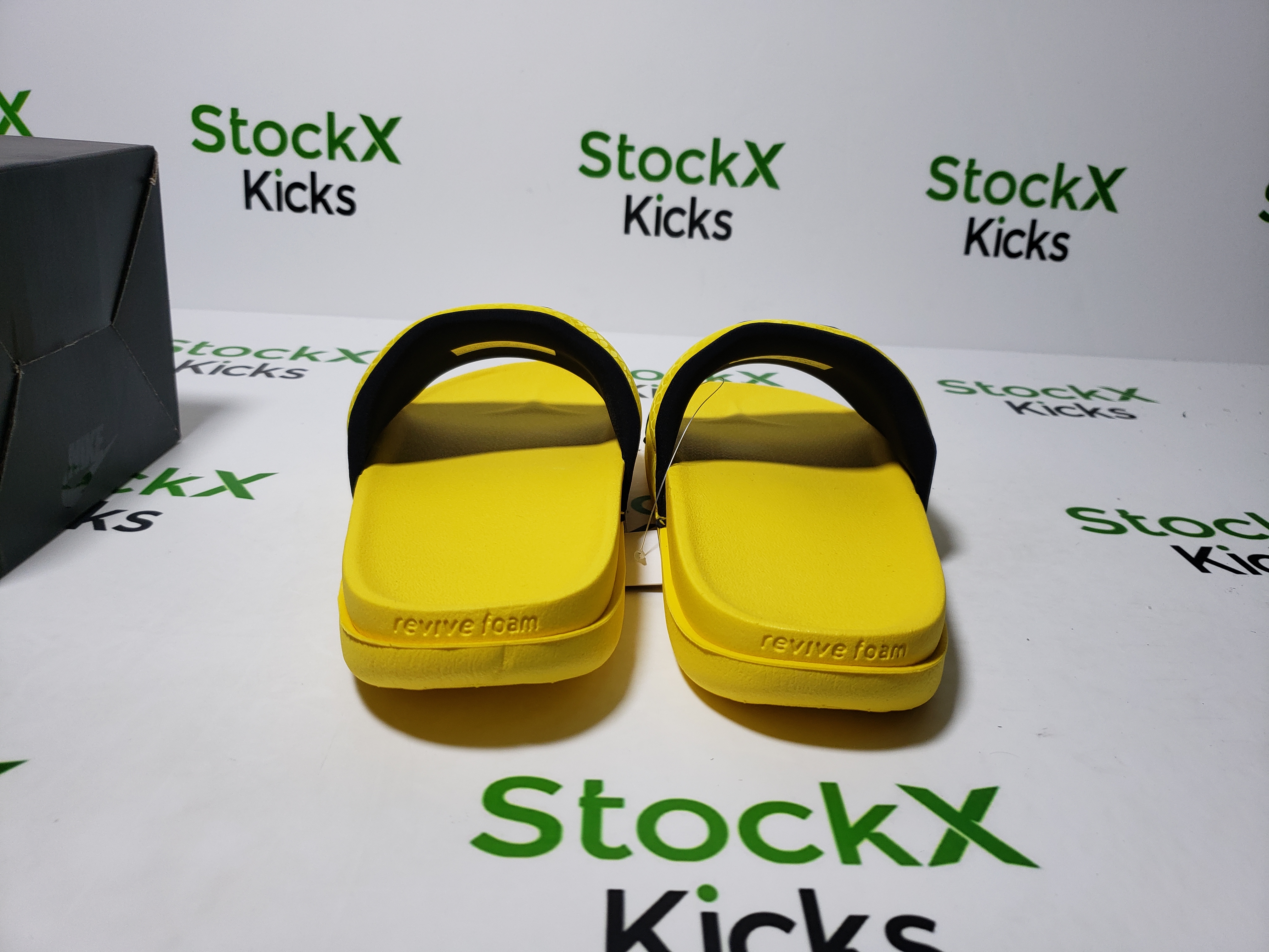 Nike Kobe Bryant x Offcourt Slide Black Yellow IF2870-700 review Stockxkicks 03