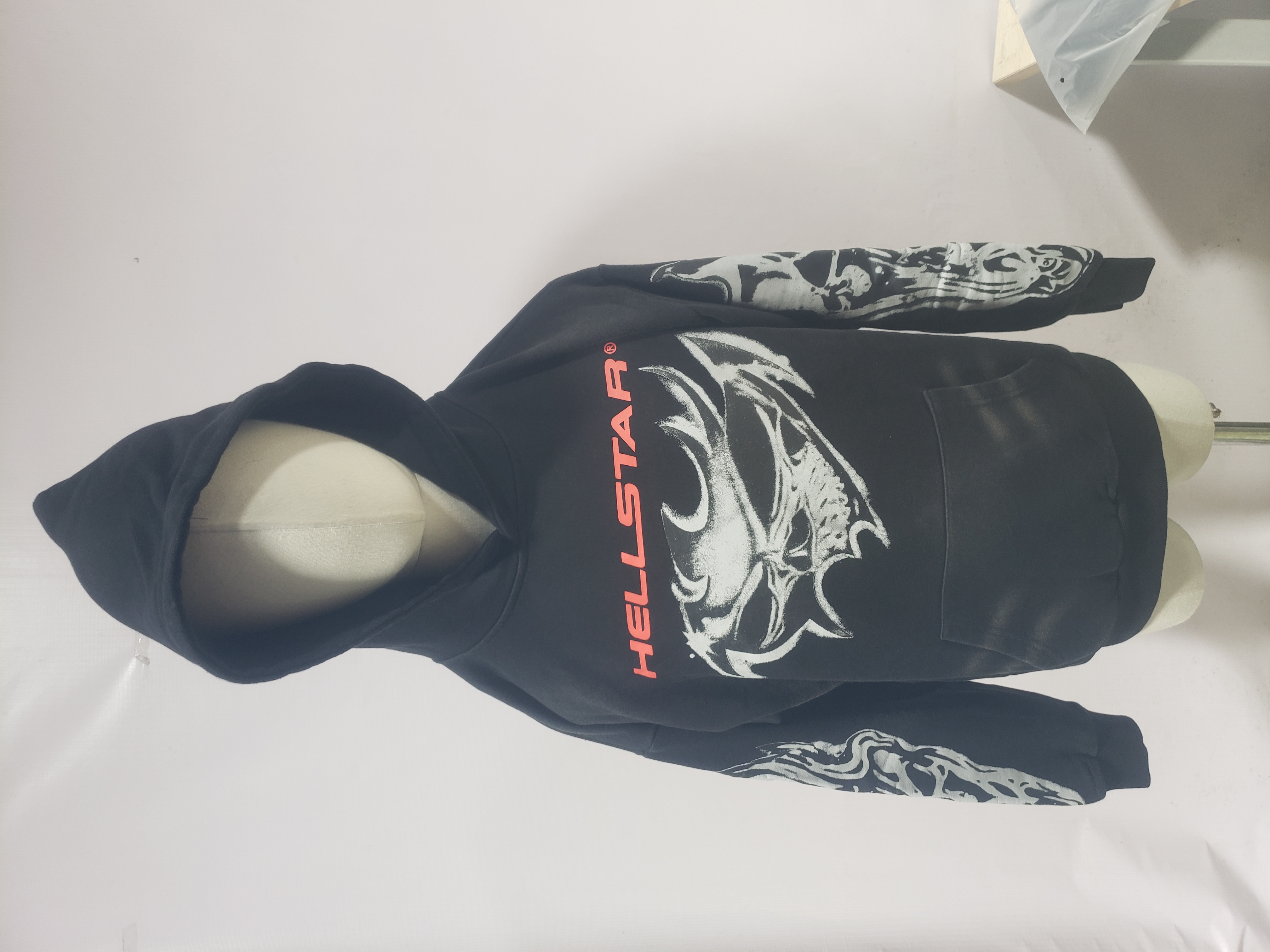 Hellstar Airbrushed Skull Hoodie Black CK24121904 review Stockxkicks 01