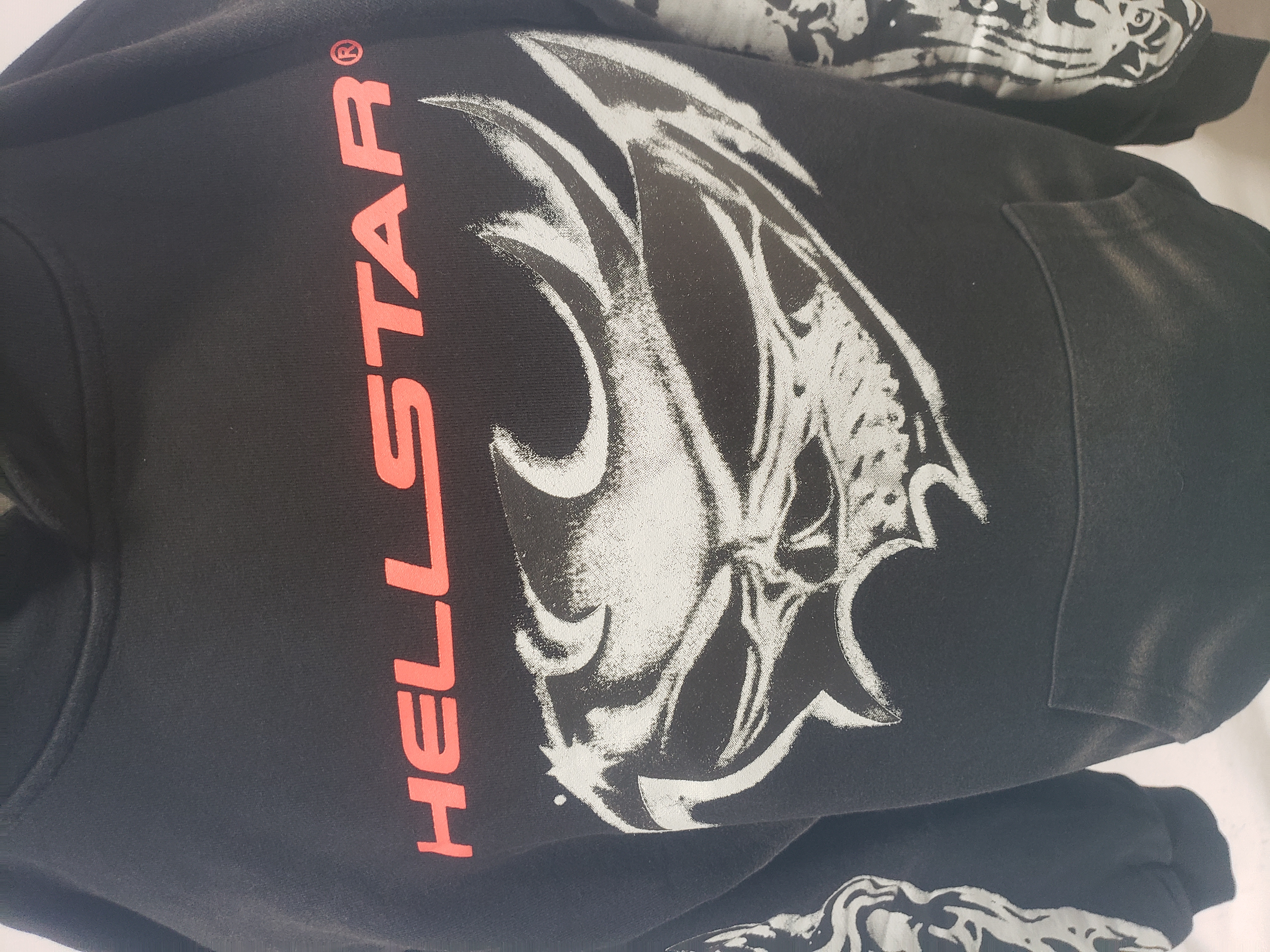 Hellstar Airbrushed Skull Hoodie Black CK24121904 review Stockxkicks 02