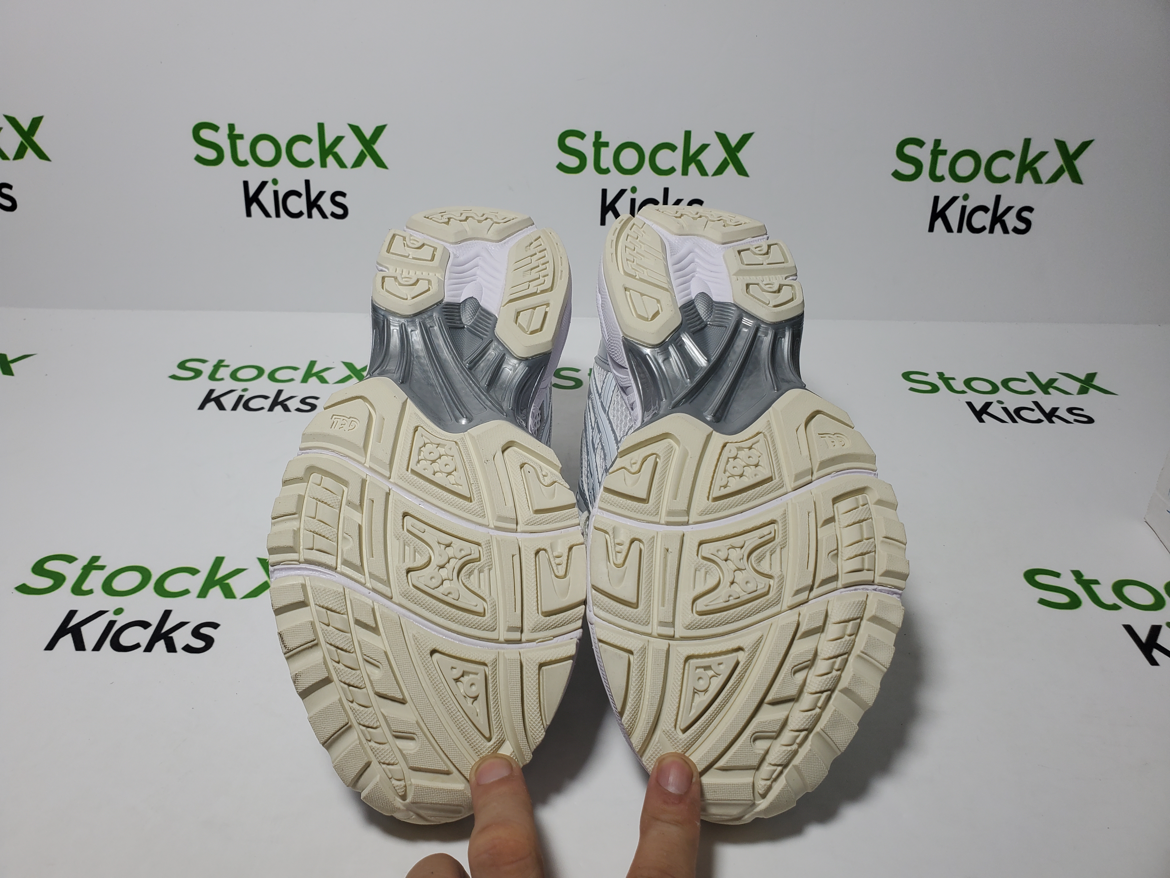 ASICS Gel-Kayano 14JJJJound Silver White 1201A457-100 review Stockxkicks 05
