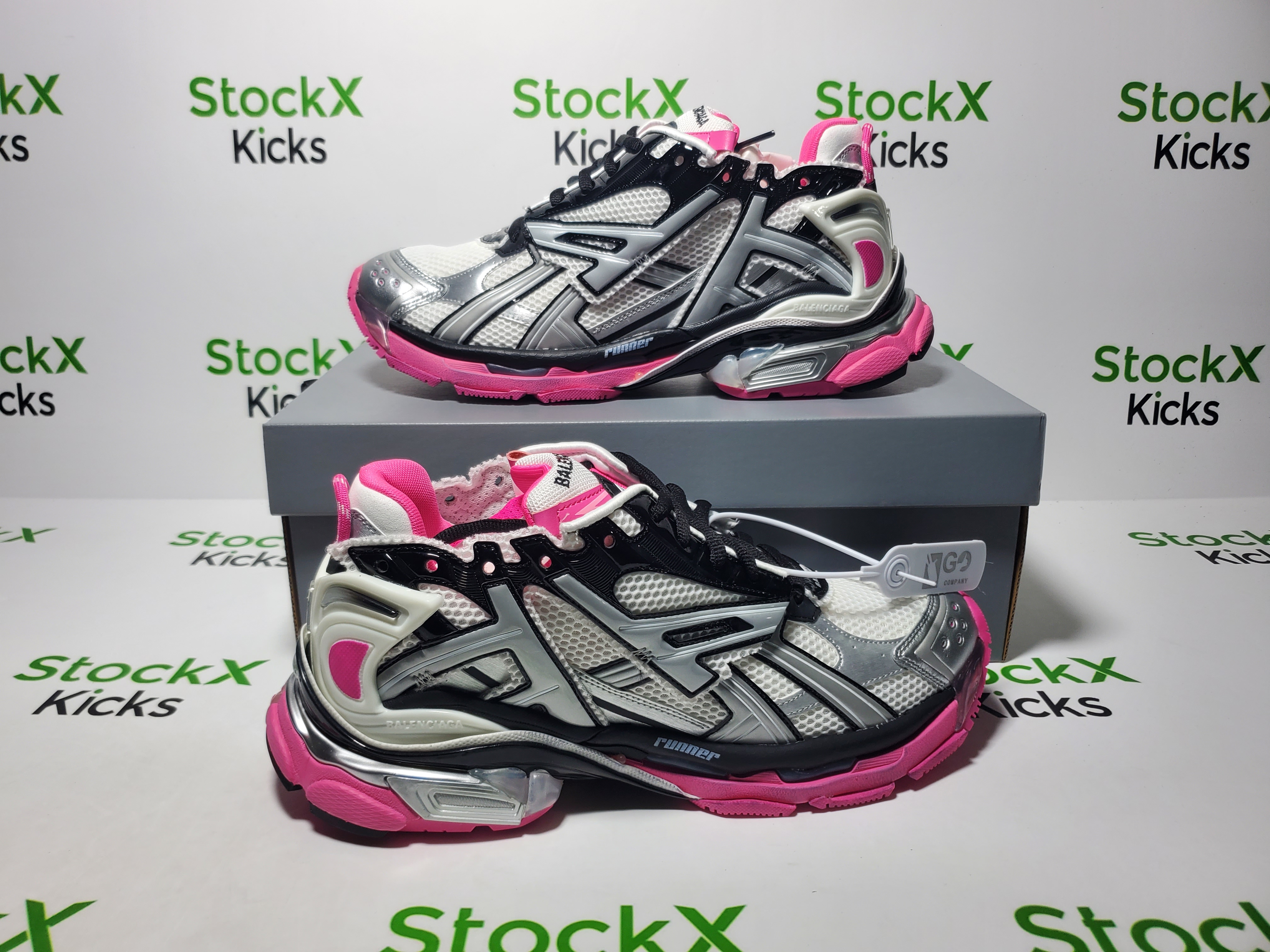 Balenciaga Runner Silver Pink 677402 W3RB2 9155 review Stockxkicks 01