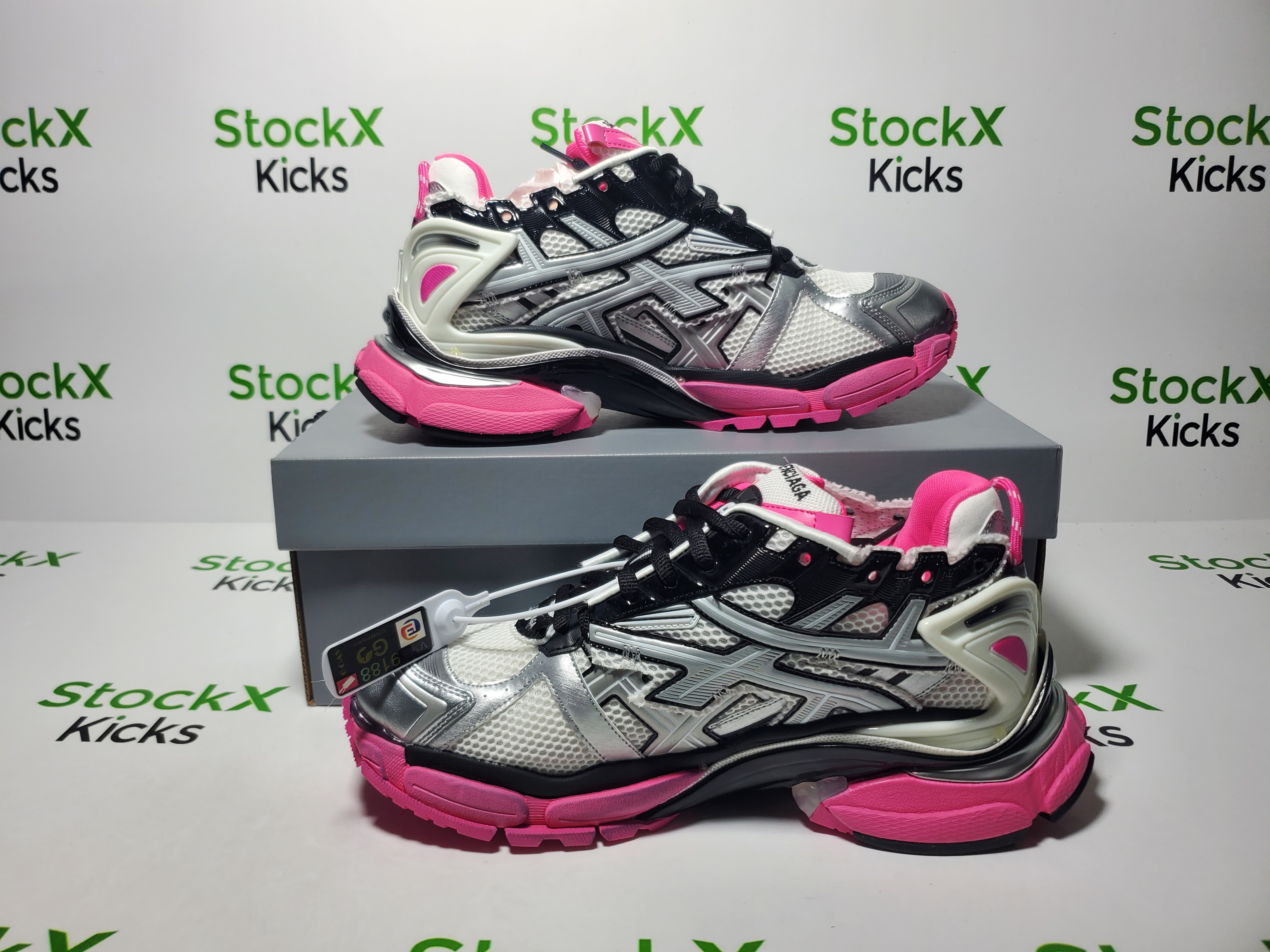 Balenciaga Runner Silver Pink 677402 W3RB2 9155 review Stockxkicks 02