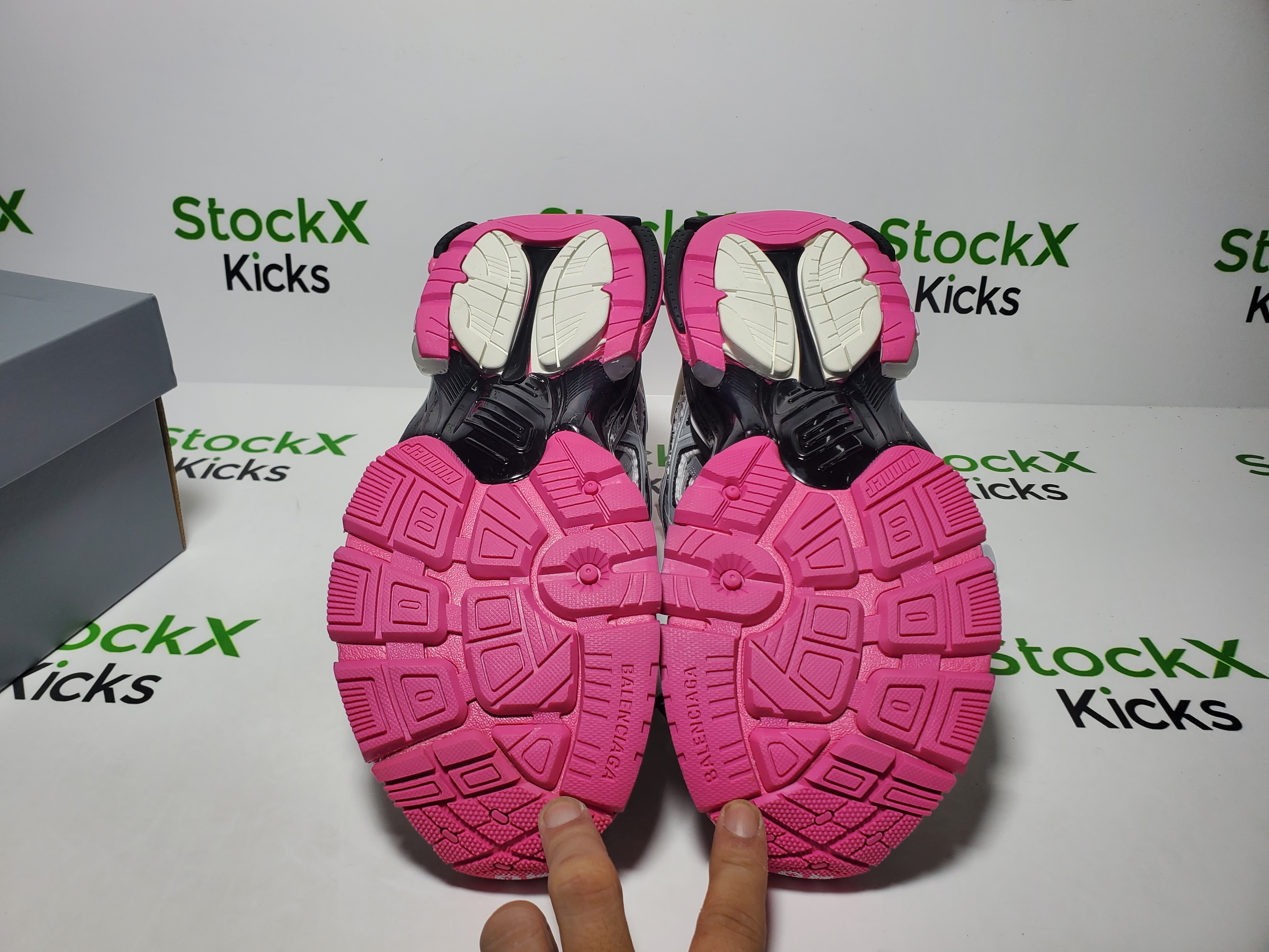 Balenciaga Runner Silver Pink 677402 W3RB2 9155 review Stockxkicks 05