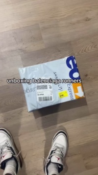 Balenciaga Runner Multicolor 677403W3RB68123 review 😻