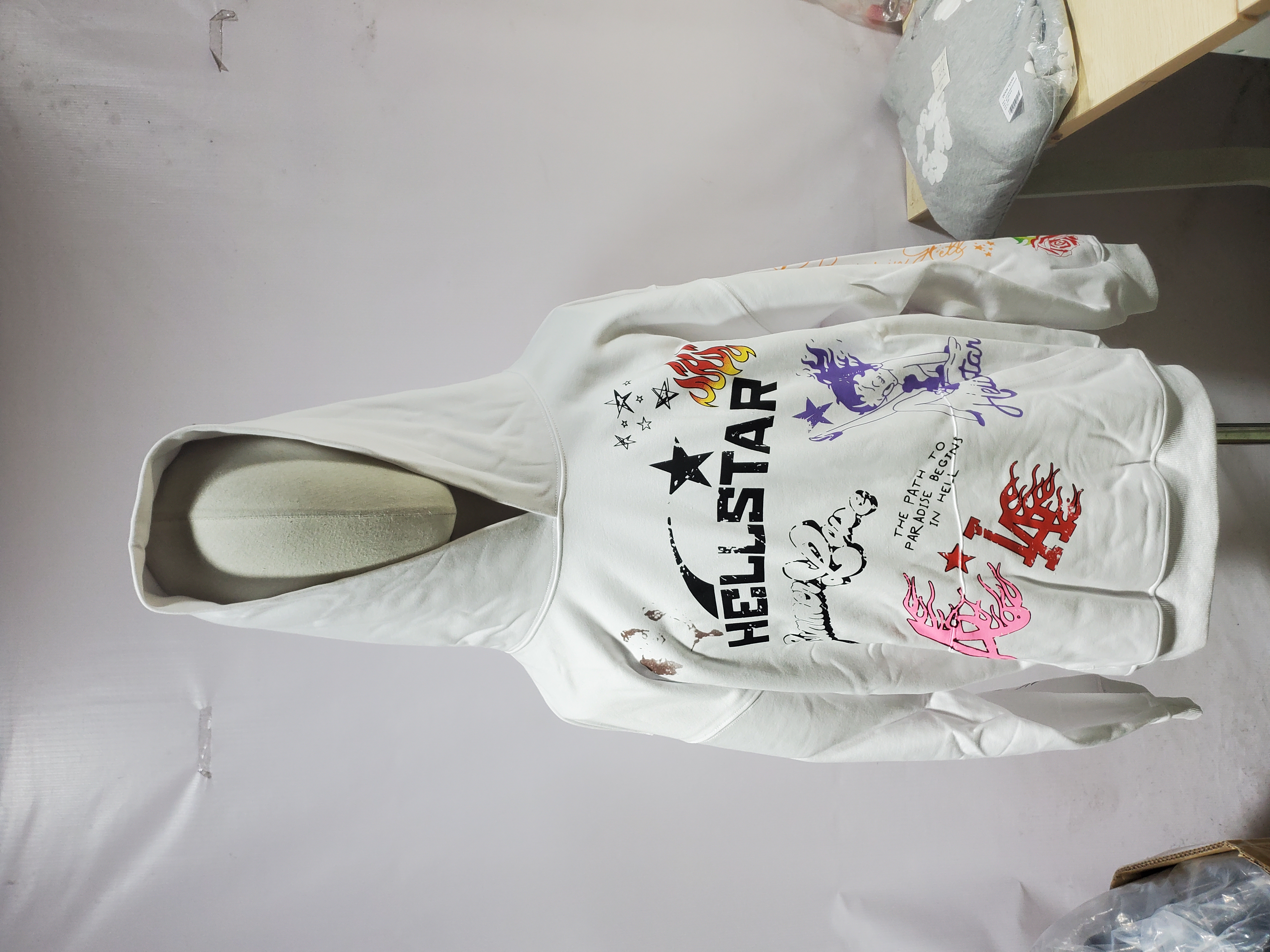 Hellstar Hoodie White review Stockxkicks 01