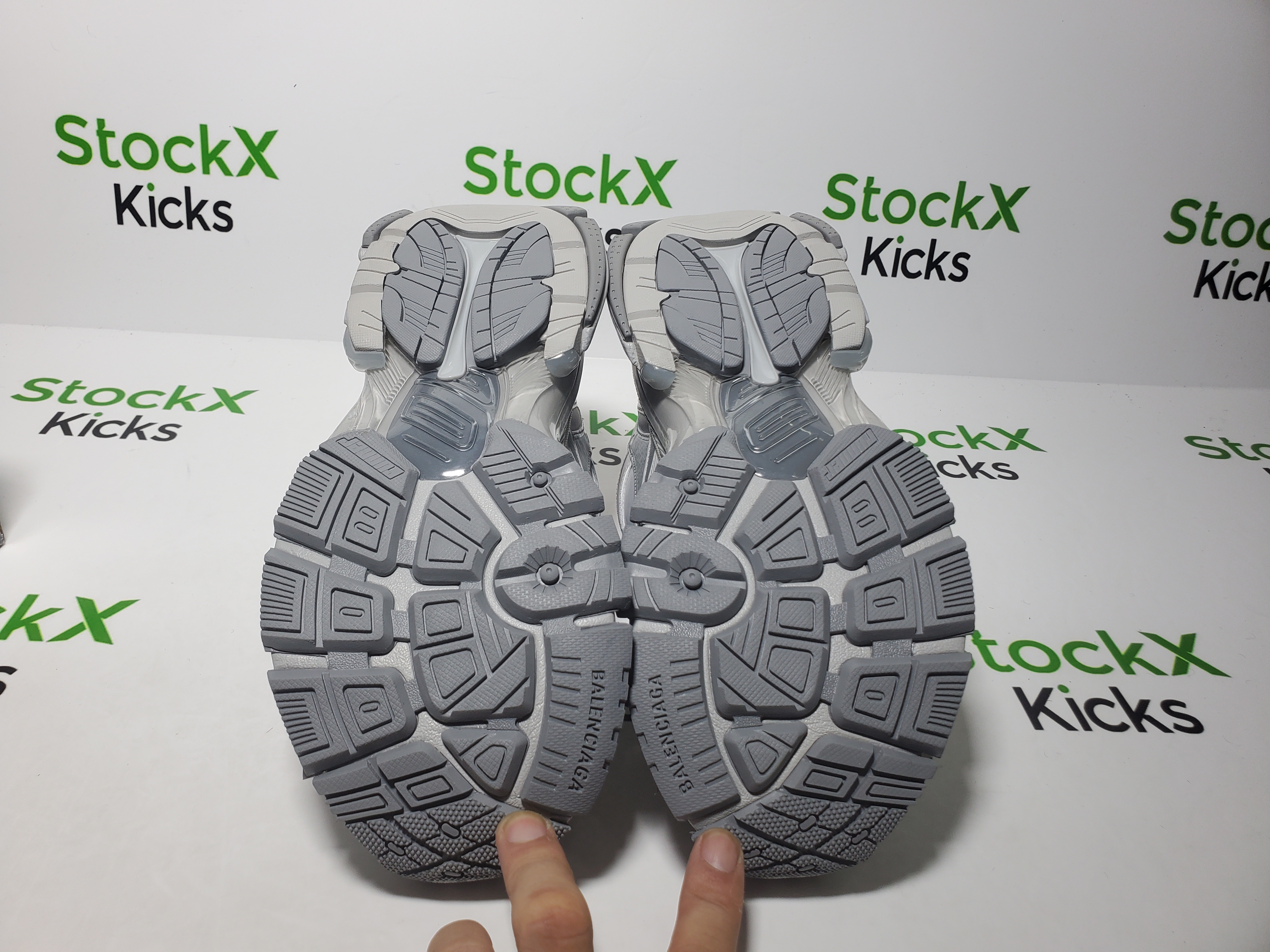 Balenciaga Runner 2.0 Grey Silver 779064 WRNNY 1180 review Stockxkicks 05