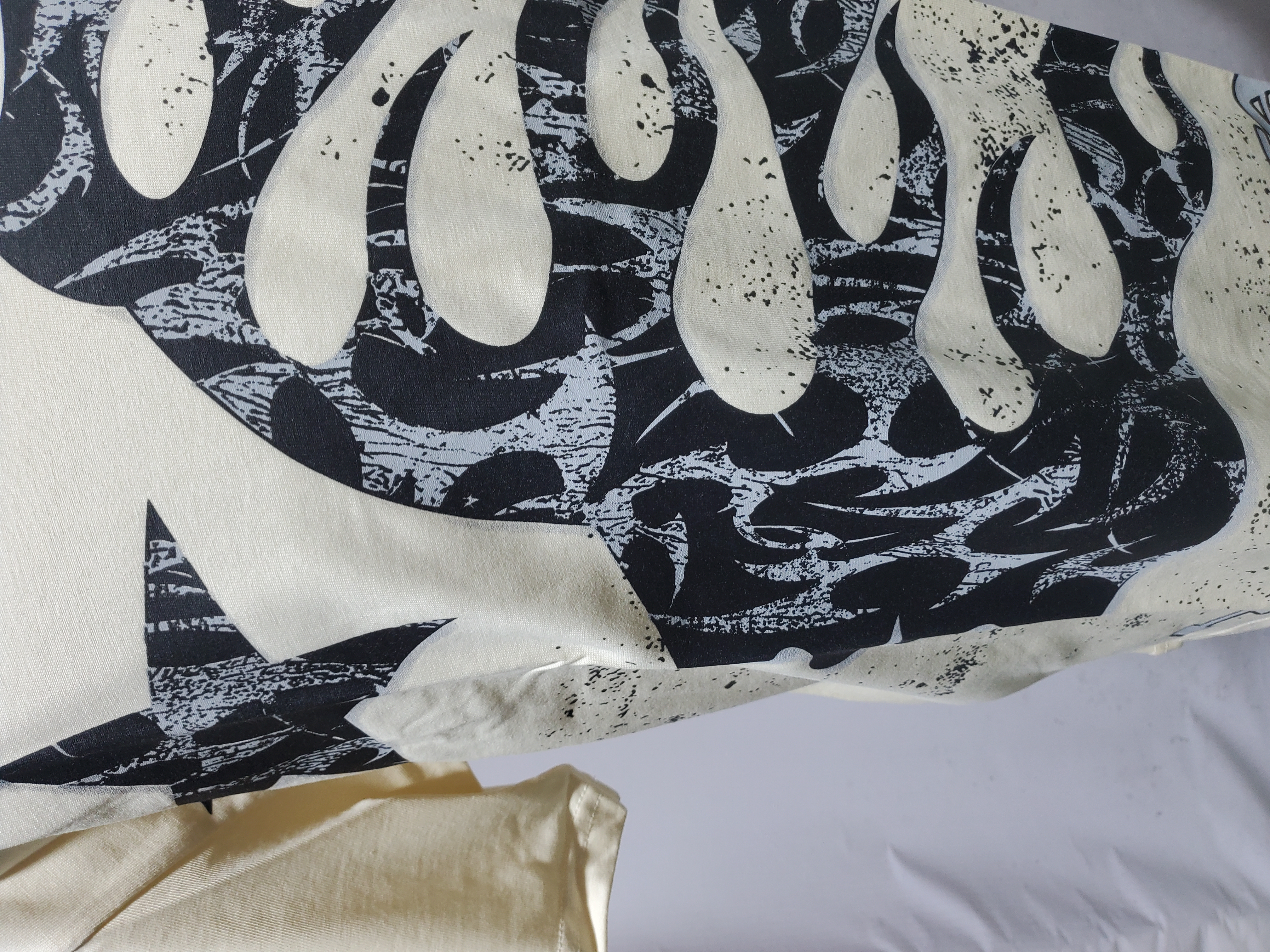 Hellstar Thorn Glitter T-Shirt White review Stockxkicks 02