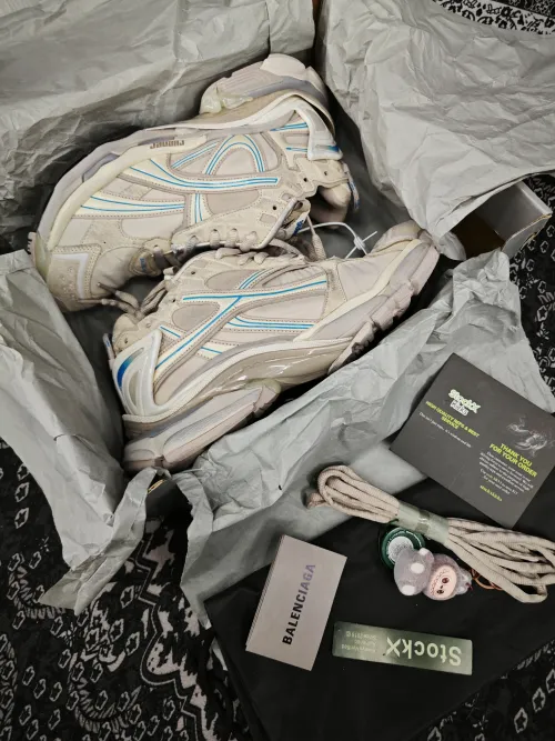 Balenciaga Runner Sneaker Brown Blue 772767 W3RNY 2240 review 