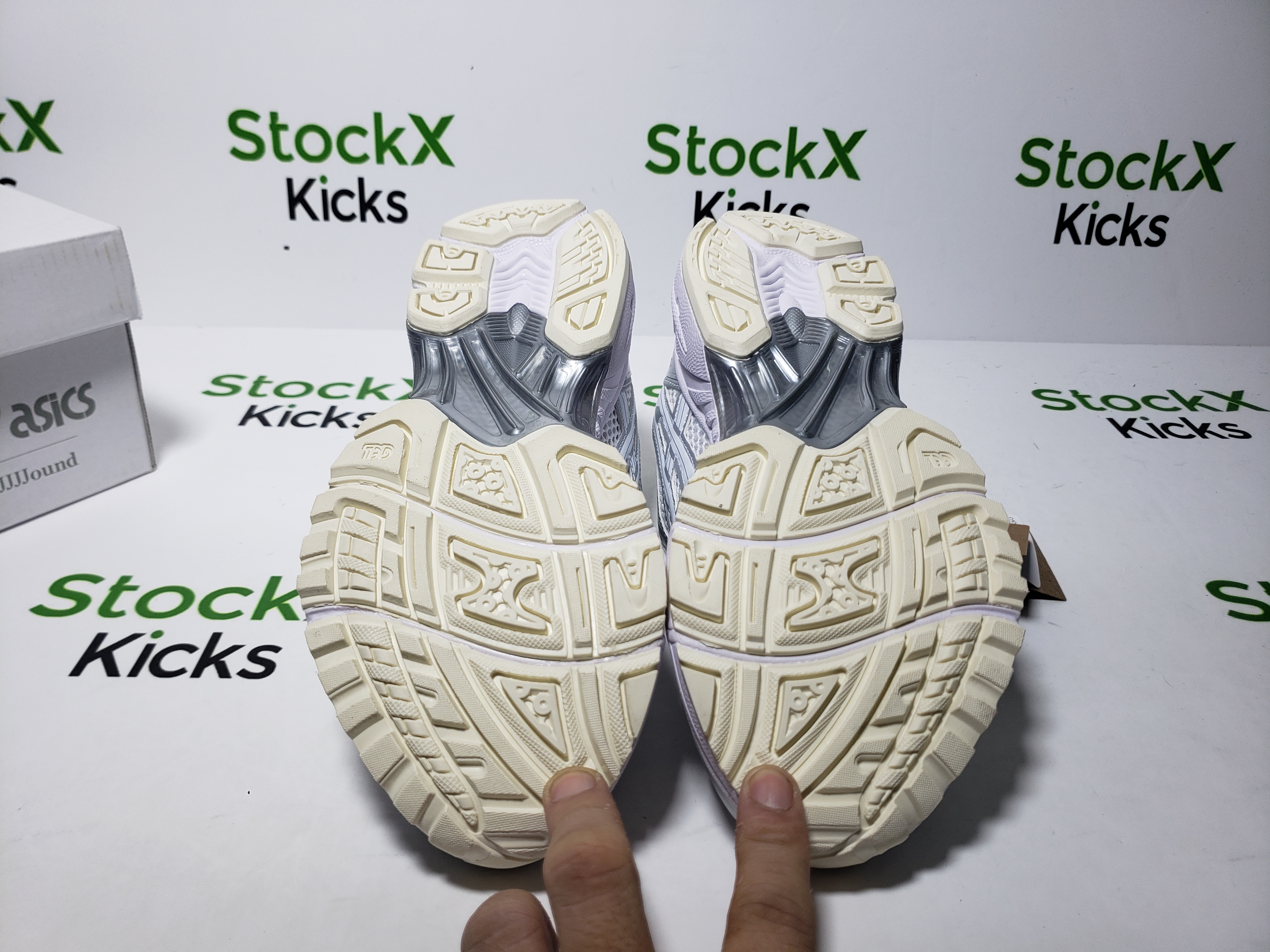 ASICS Gel-Kayano 14JJJJound Silver White 1201A457-100 review Stockxkicks 05