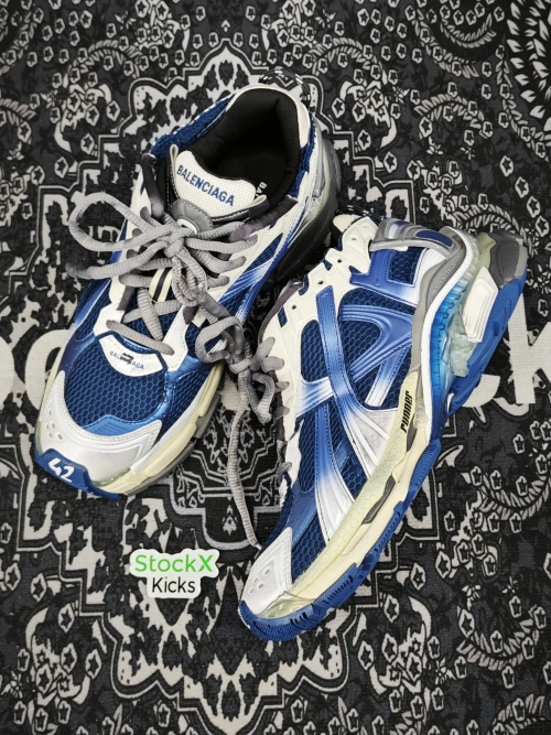 Balenciaga Runner Sneaker Gradient - Beige Navy 772774 WRUNG 2410 review 