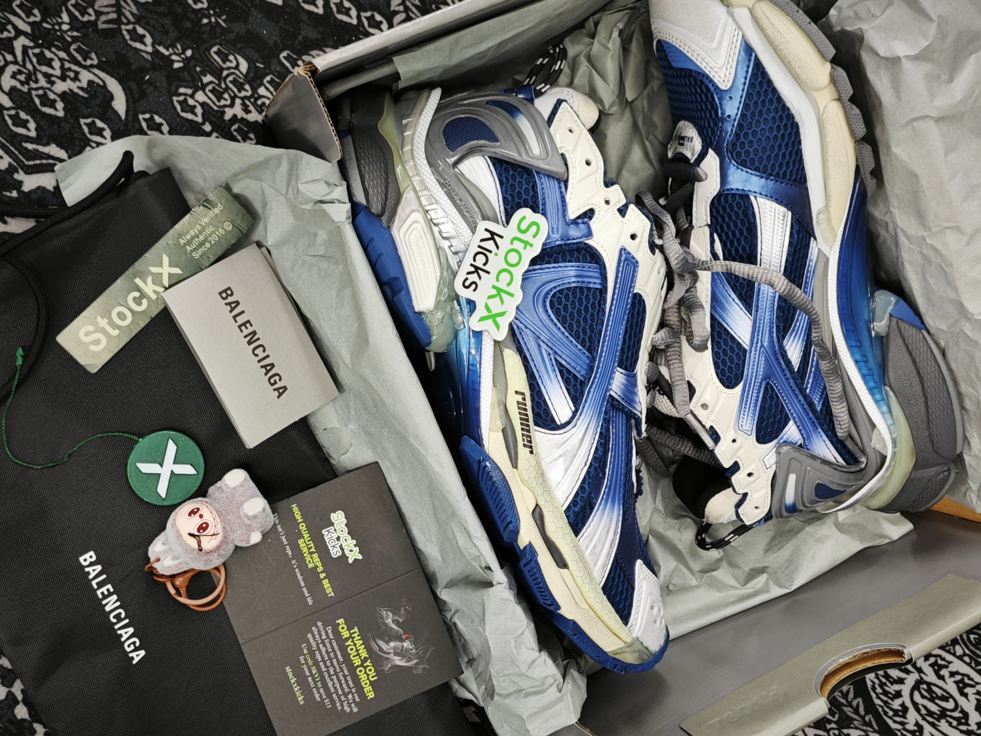 Balenciaga Runner Sneaker Gradient - Beige Navy 772774 WRUNG 2410 review stockxkicks 01