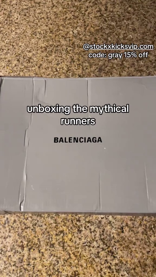 Balenciaga Runner Sneaker White Green Blue 772774 W3RMU 9034 review 