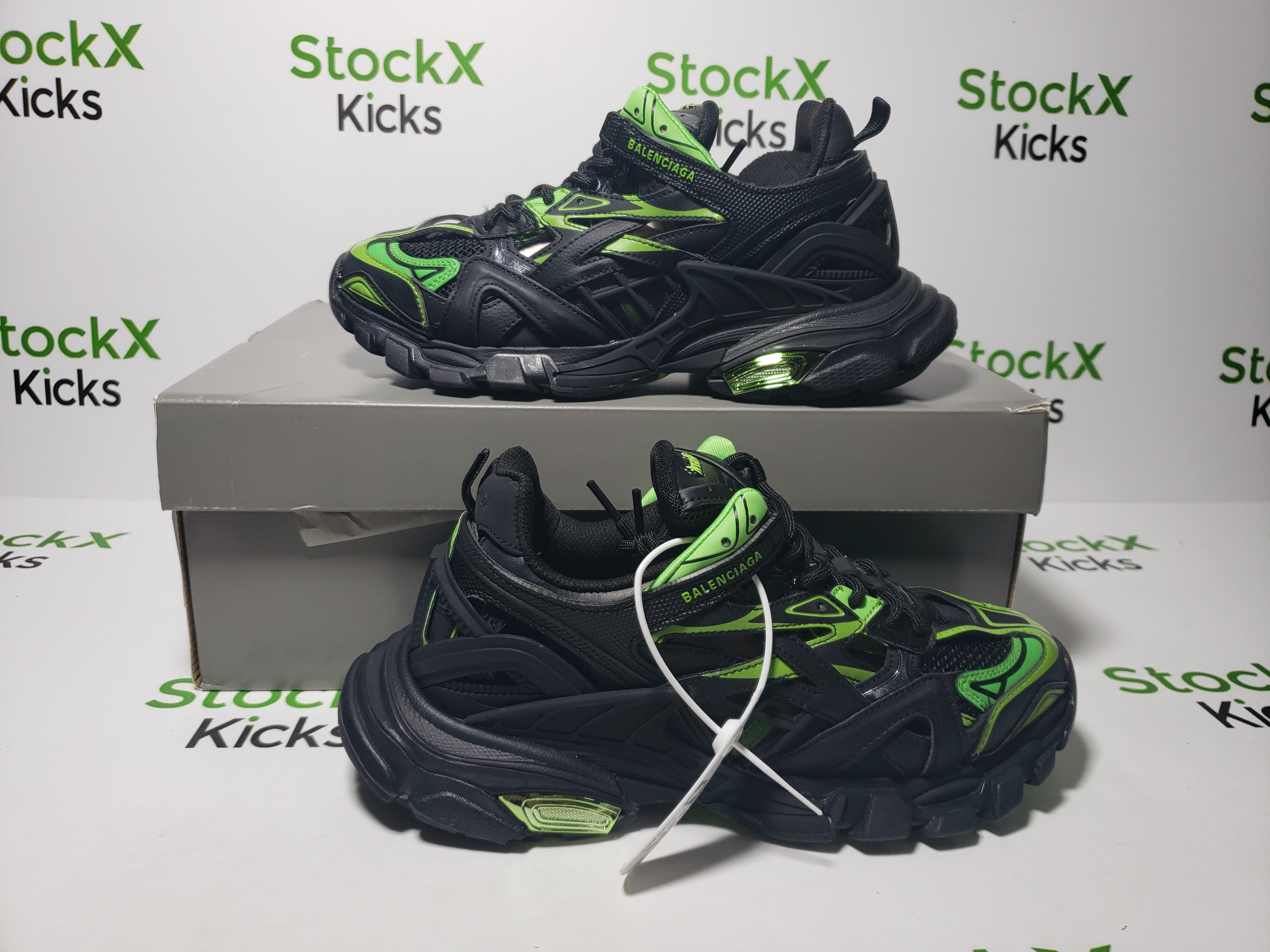 Balenciaga Track 2 Sneaker Black Green 568614 W2GN3 1086 review Stockxkicks 01