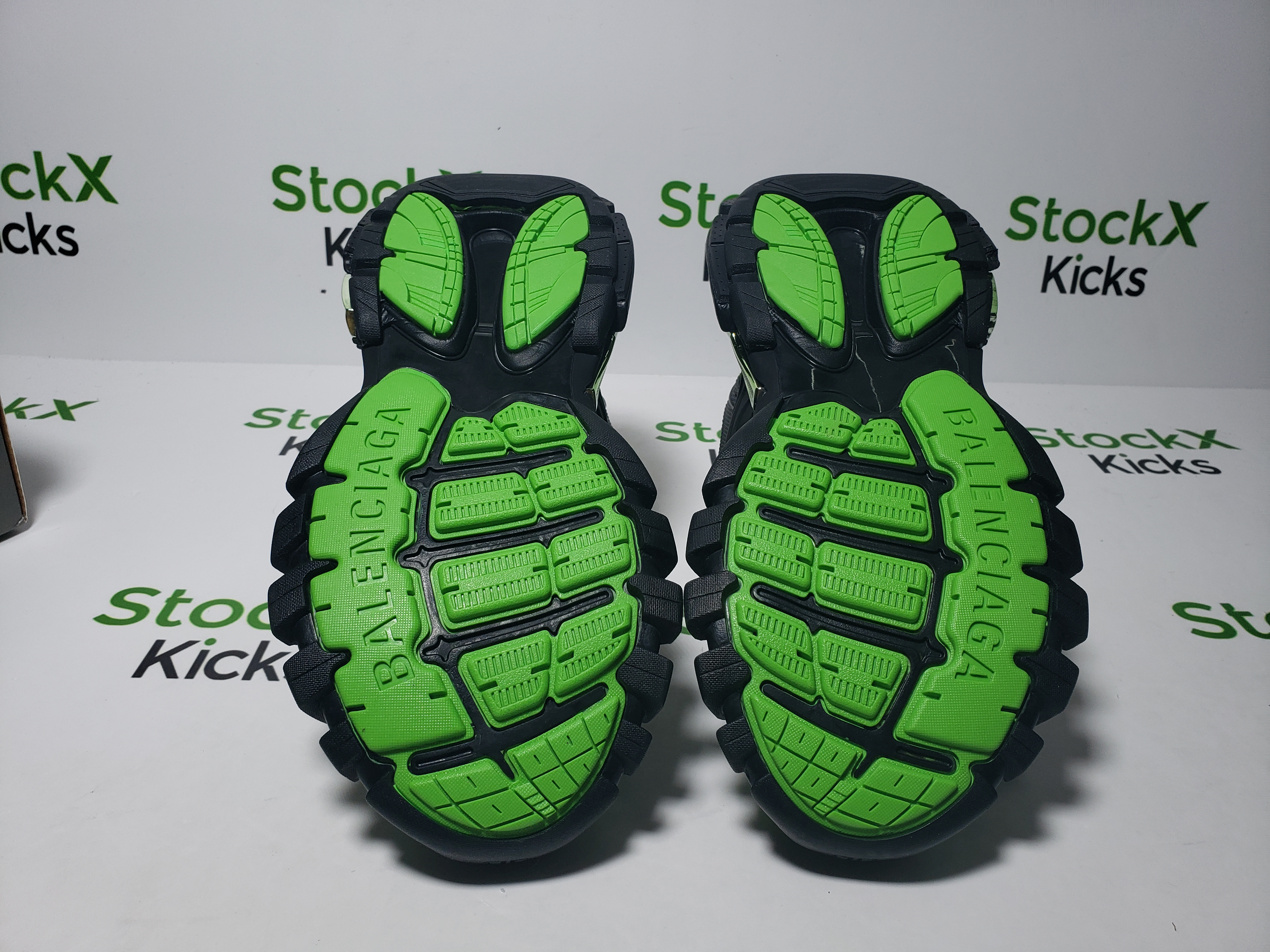 Balenciaga Track 2 Sneaker Black Green 568614 W2GN3 1086 review Stockxkicks 05