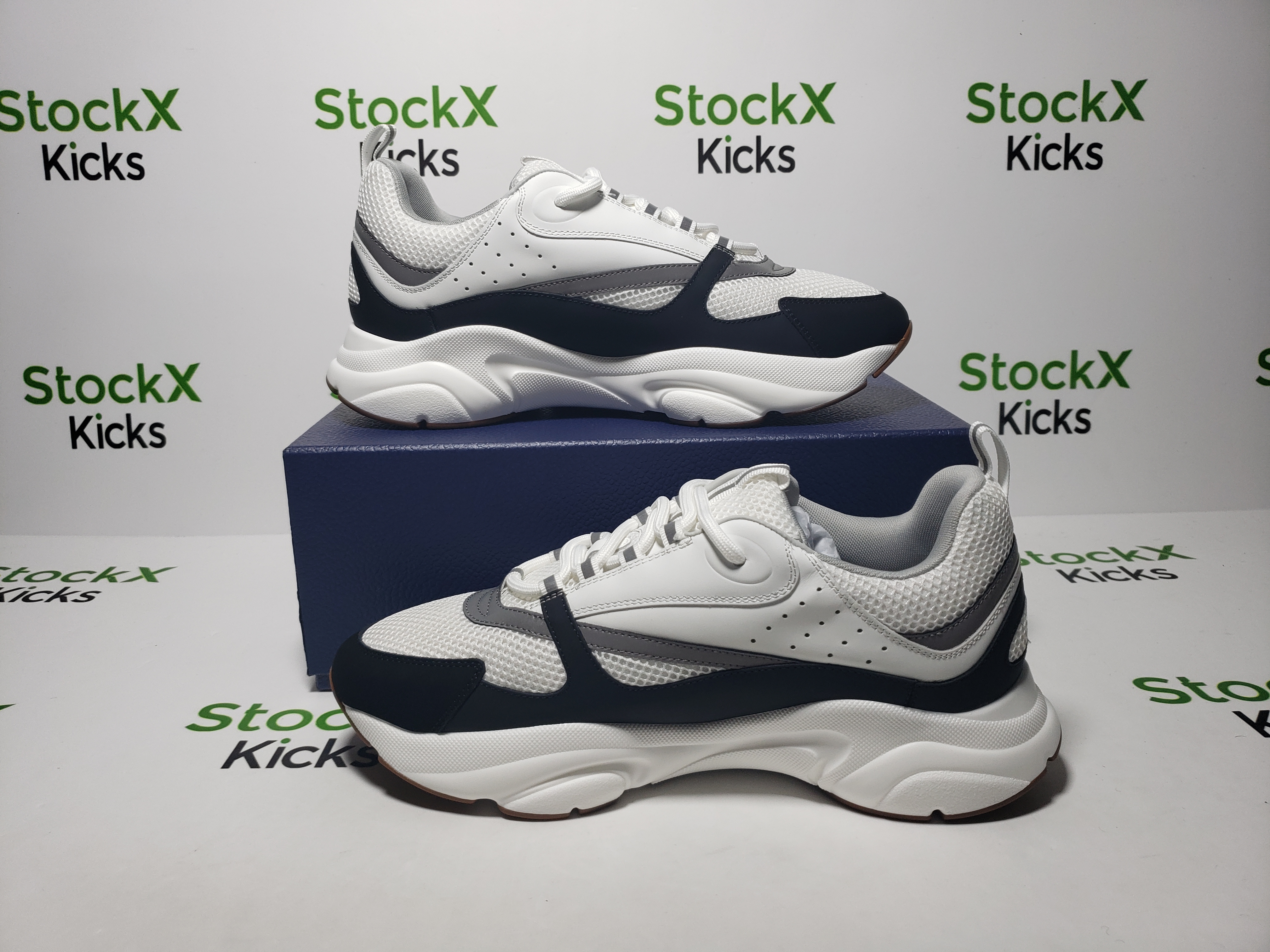 Dior B22 Sneaker White Black CK240810 review Stockxkicks 01