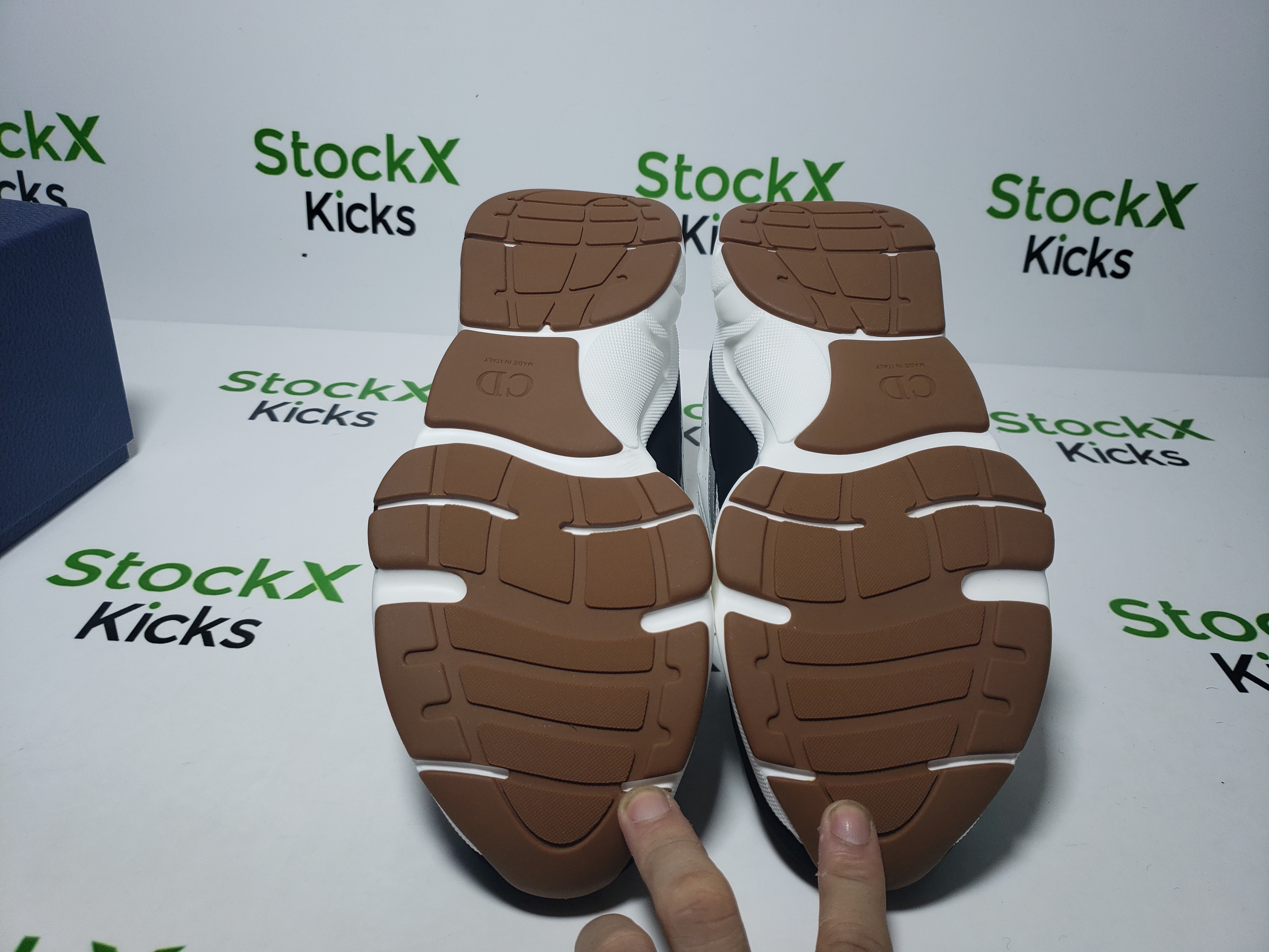 Dior B22 Sneaker White Black CK240810 review Stockxkicks 05